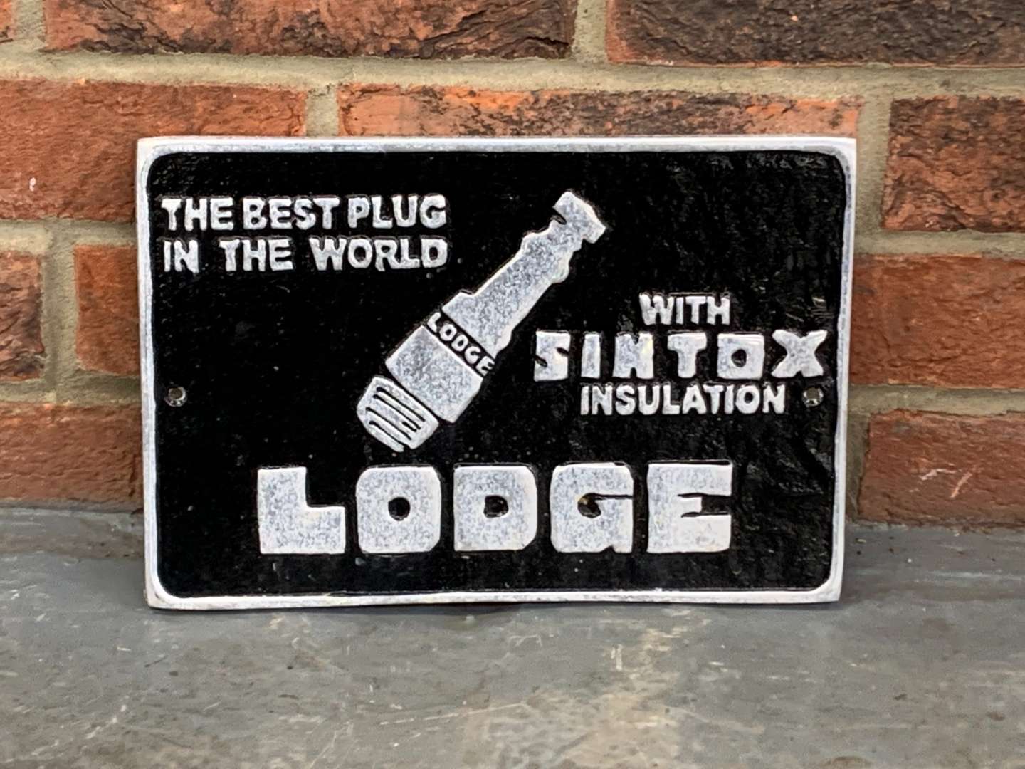 <p>Lodge Spark Plugs Cast Aluminium Sign</p>