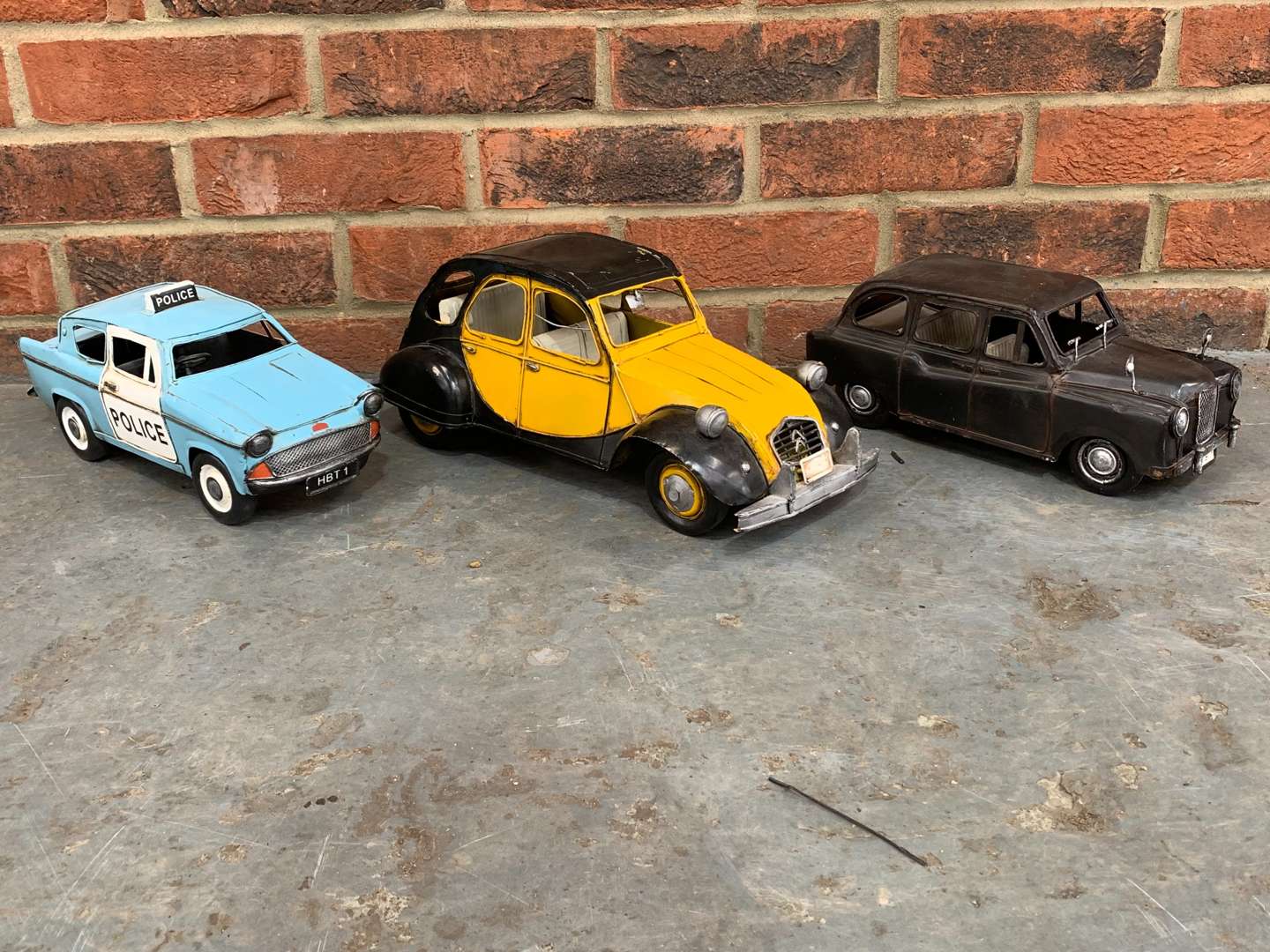 <p>Three Modern Metal Model Cars</p>
