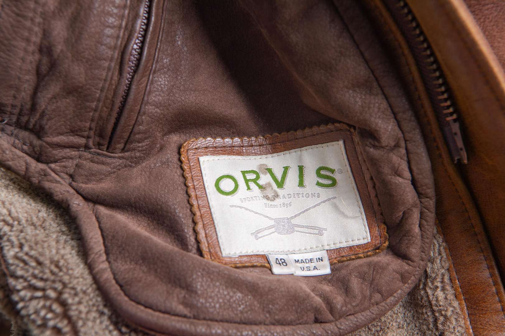 <p>ORVIS, a men's brown leather and Merino shearling lined coat, size 48 USA</p>