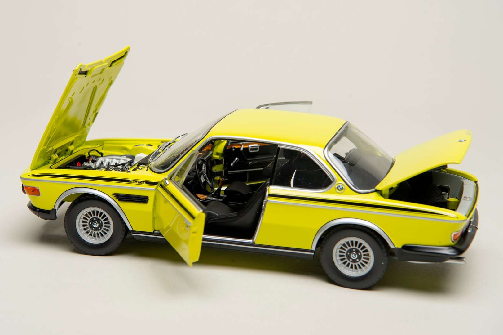<p>MINICHAMPS, 1972, BMW, 3.0 CSI</p>