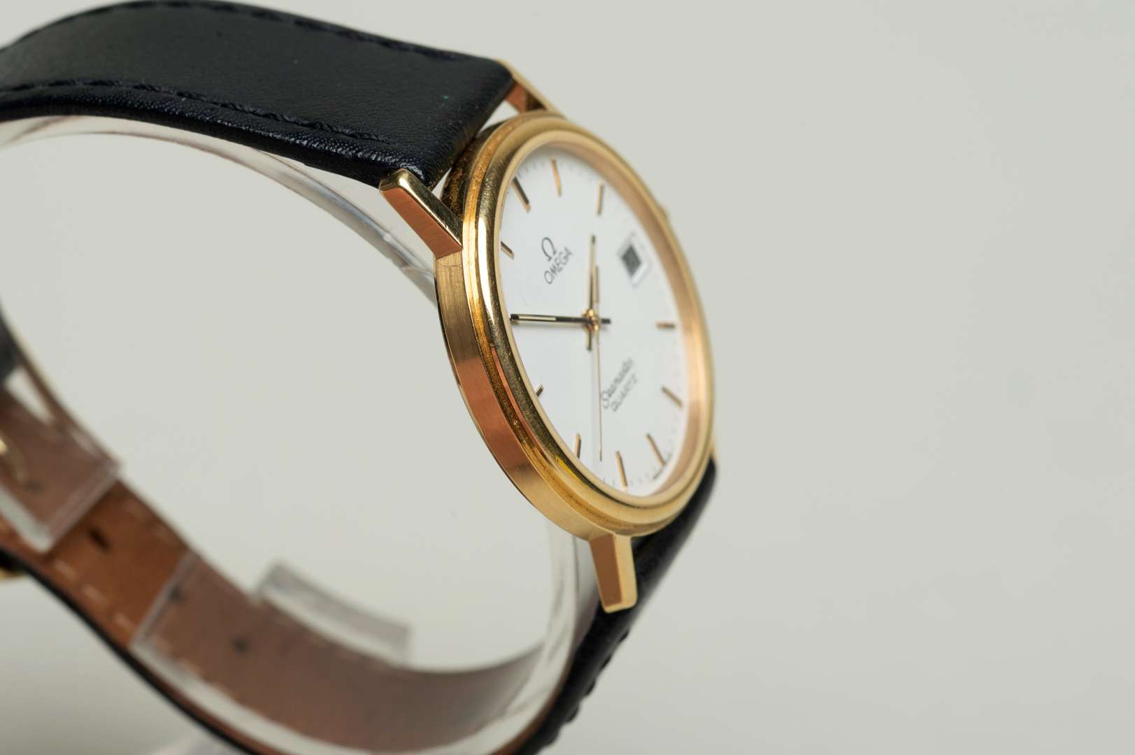 <p>OMEGA, a modern gold plated, quartz, centre seconds, calendar wristwatch.</p>