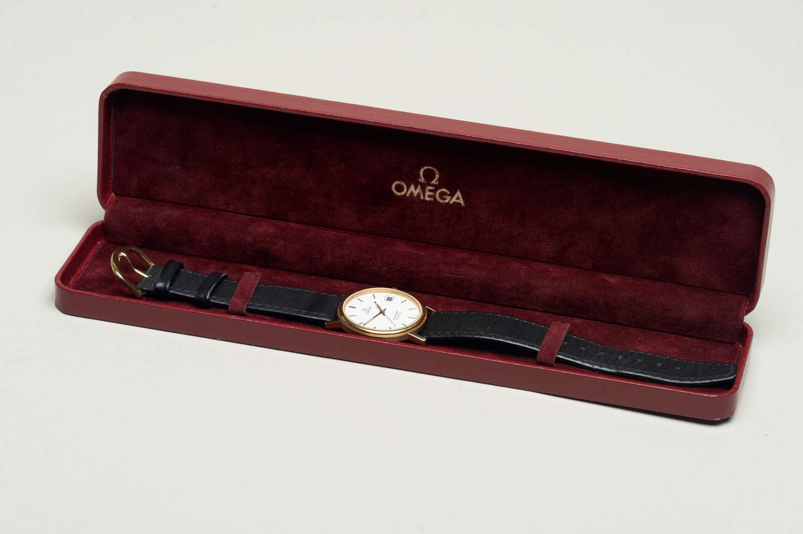 <p>OMEGA, a modern gold plated, quartz, centre seconds, calendar wristwatch.</p>