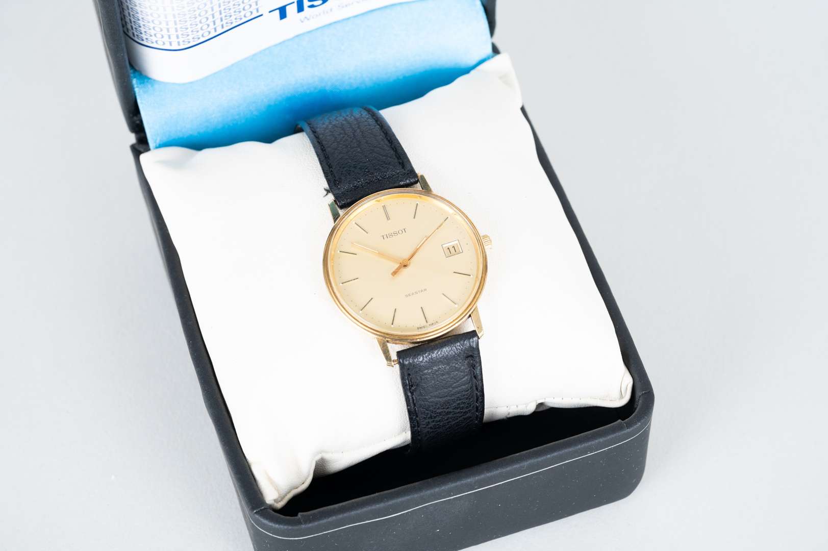 <p>TISSOT, SEASTAR, &nbsp;a modern 9 ct gold, centre seconds, calendar wristwatch.</p>