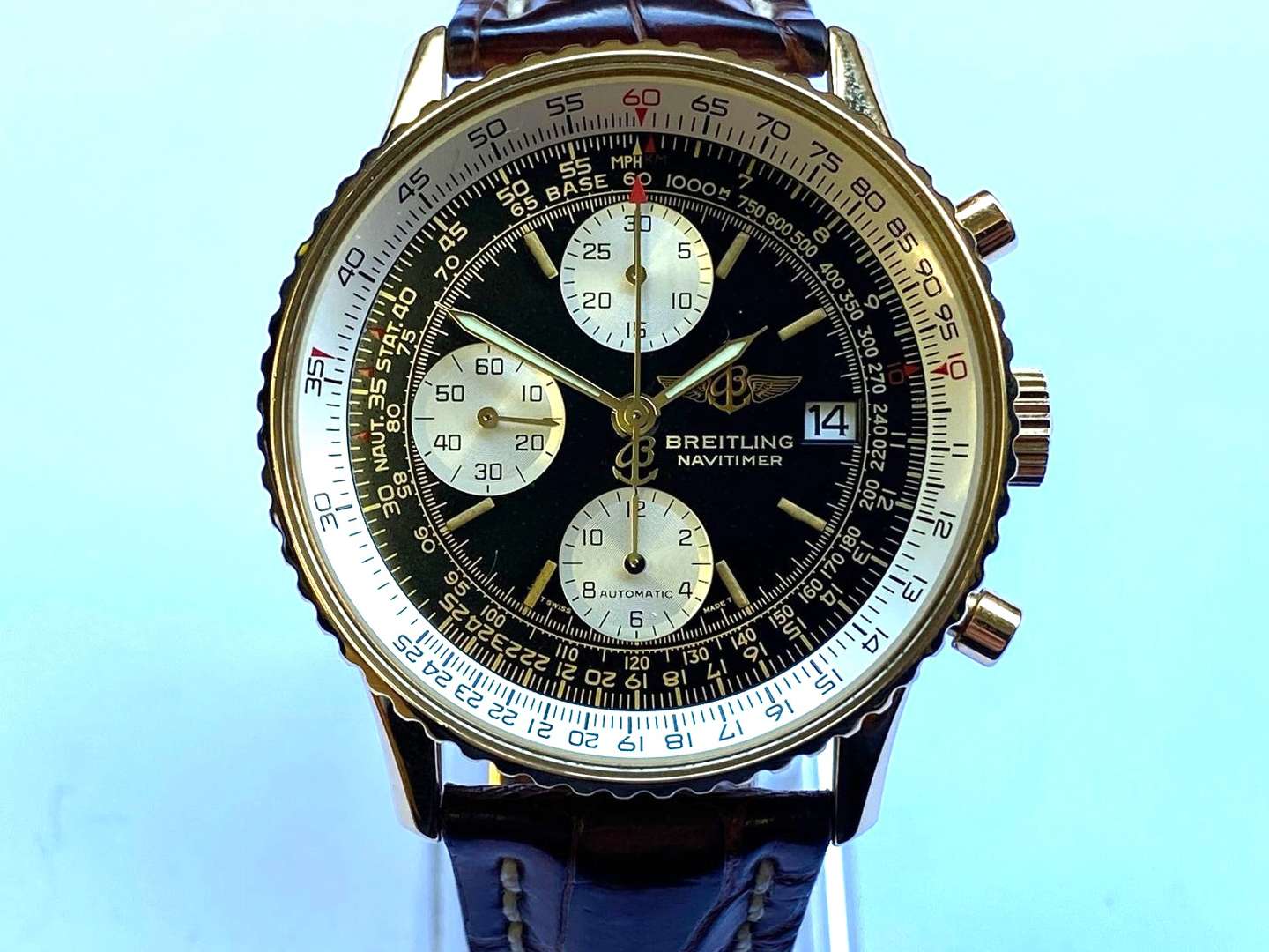 <p>BREITLING, Old Navitimer II, 1991. 18kt gold, two button, chronograph.</p>