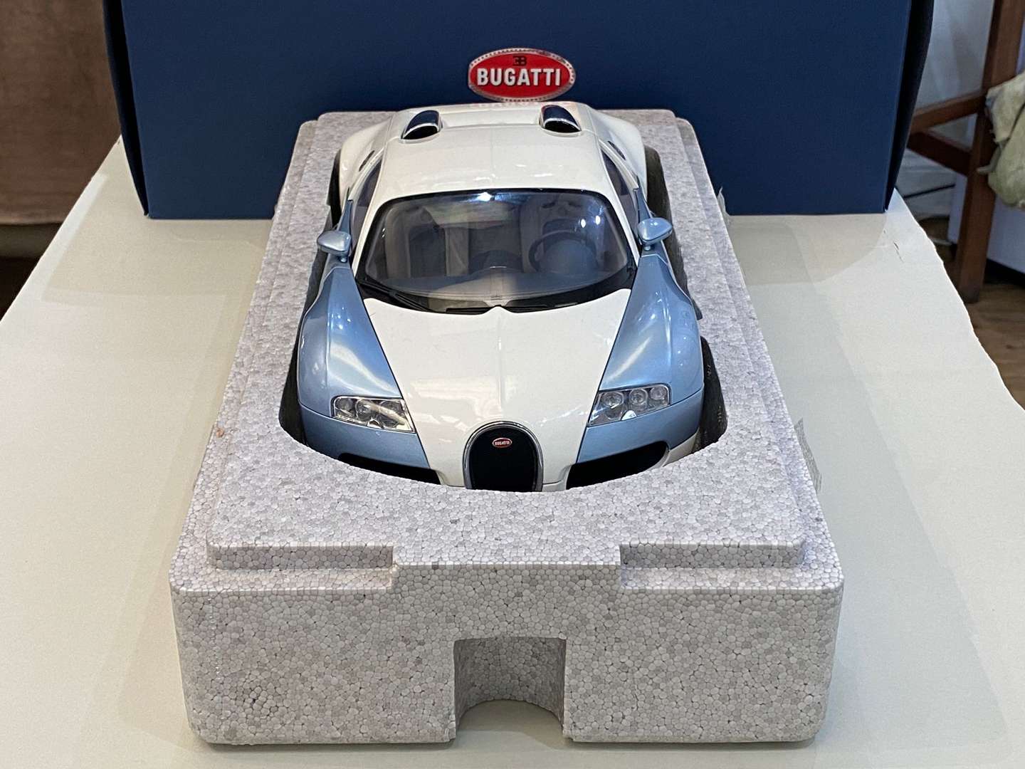 <p>AUTOART, Bugatti, EB 16.4 Veyron production car, 1:12</p>