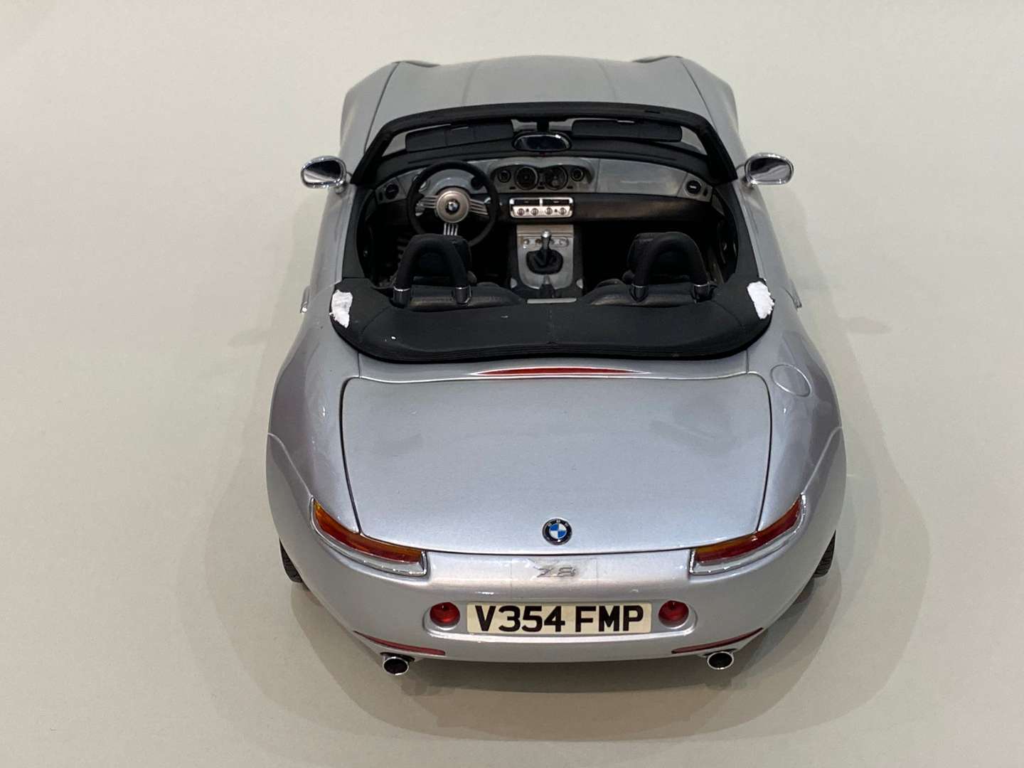 <p>KYOSHO, BMW Z8, James Bond, 007, "The World is Not Enough" 1:12</p>