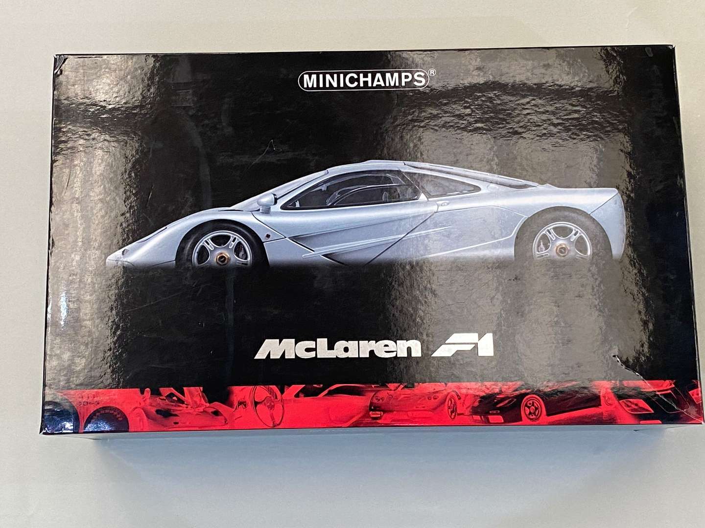 <p>MINICHAMPS, McLaren F1 Roadcar, 1994, 1:12</p>