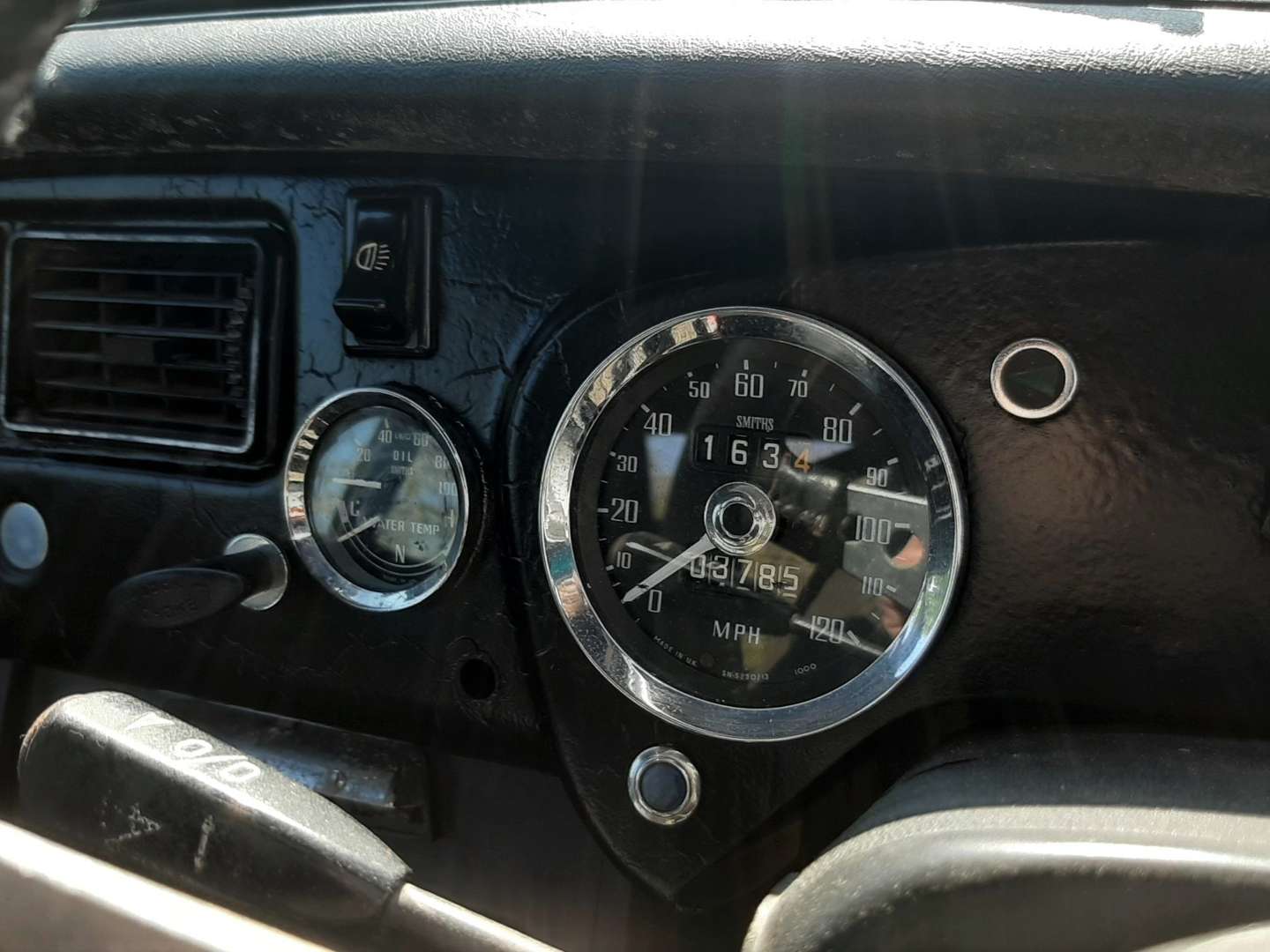 <p>1975 MG B GT</p>