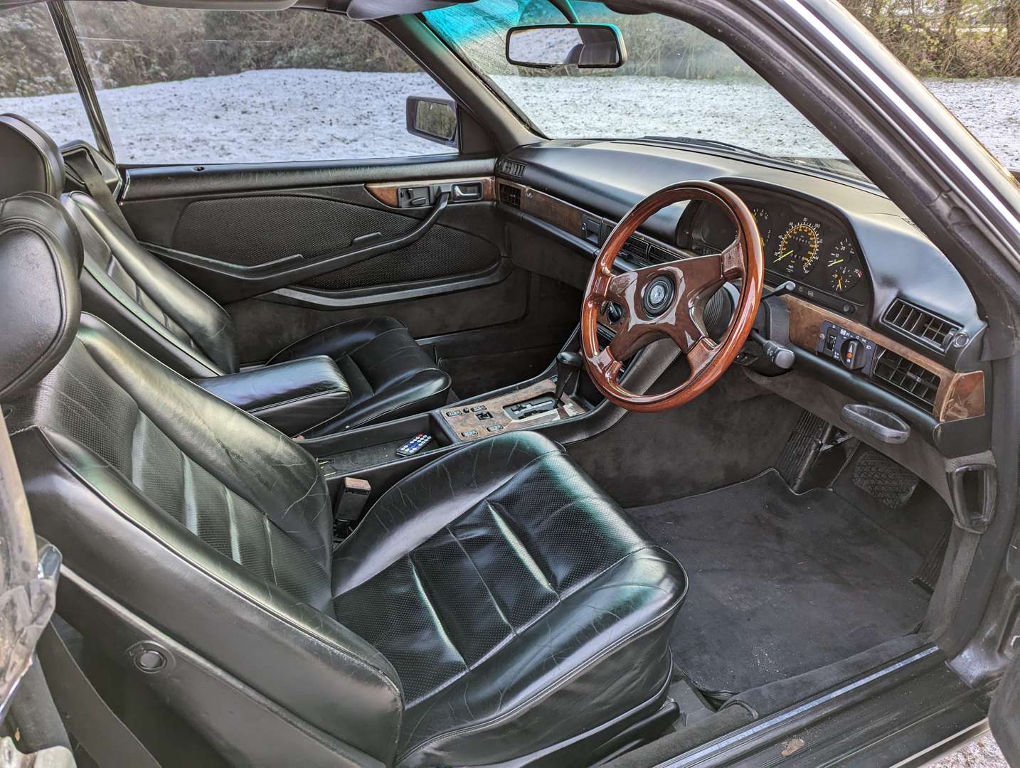 <p>1987 MERCEDES W126 500 SEC</p>