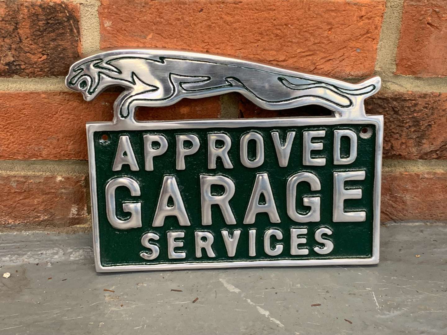 <p>Cast Aluminium Jaguar Approved Garage Services Sign</p>