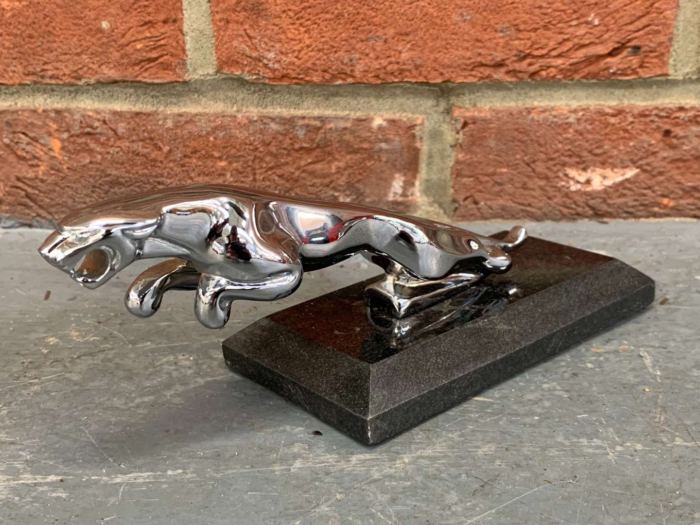 <p>Cast Aluminium Jaguar Mascot on Plinth&nbsp;</p>