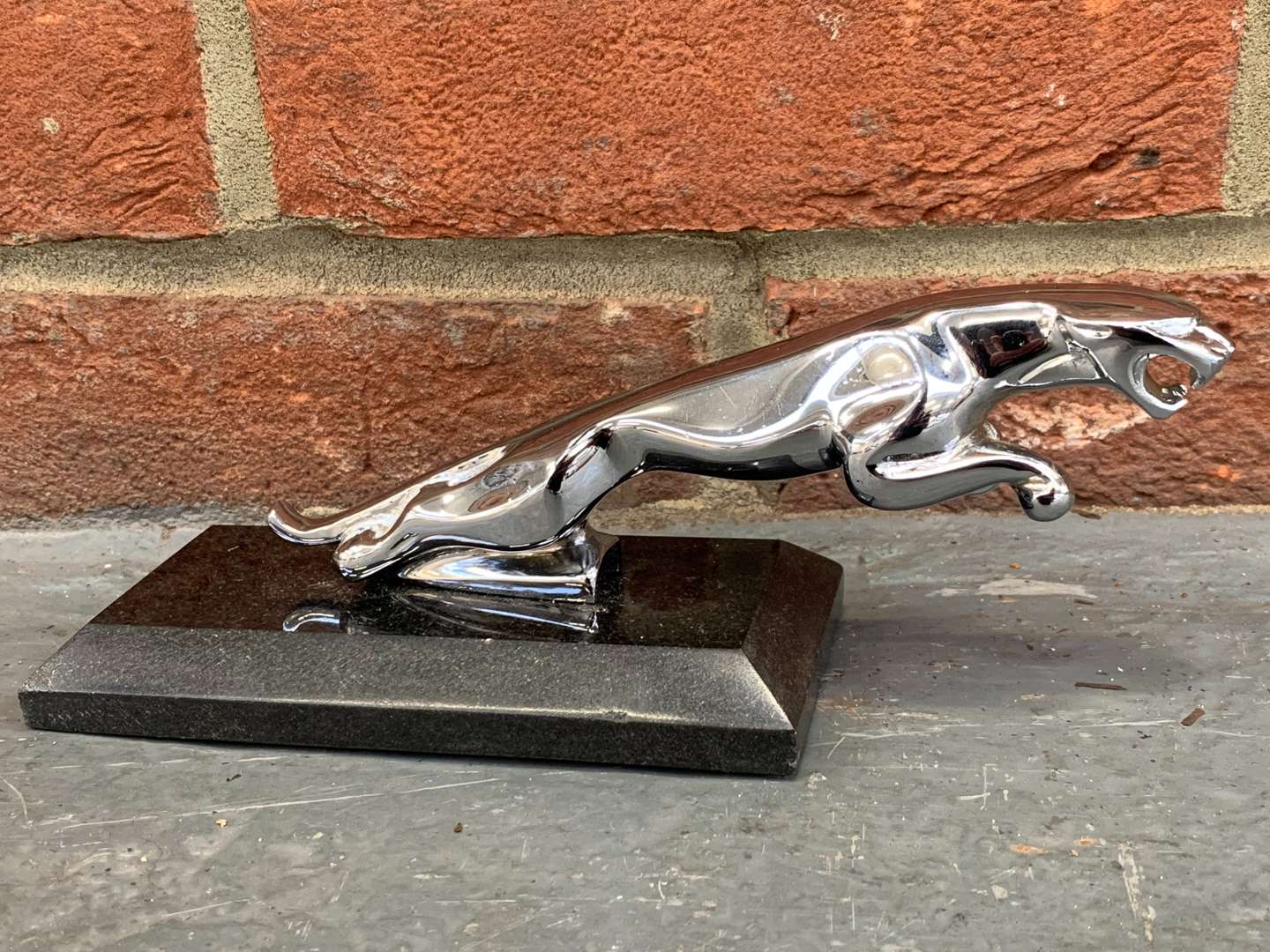 <p>Cast Aluminium Jaguar Mascot on Plinth&nbsp;</p>