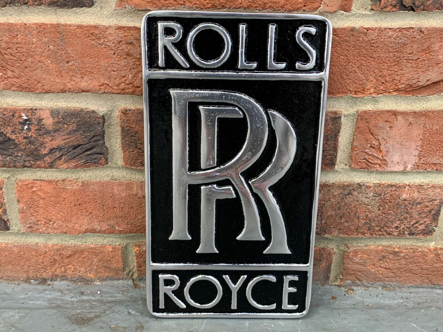 <p>Cast Aluminium Rolls Royce Sign</p>