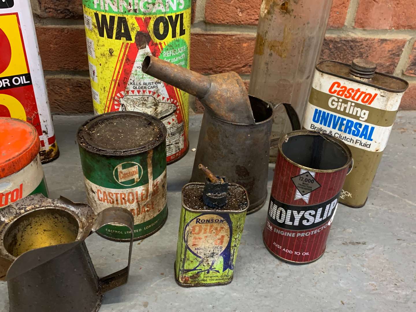 <p>Mixed Lot of Oil Cans, AA Badge Etc</p>
