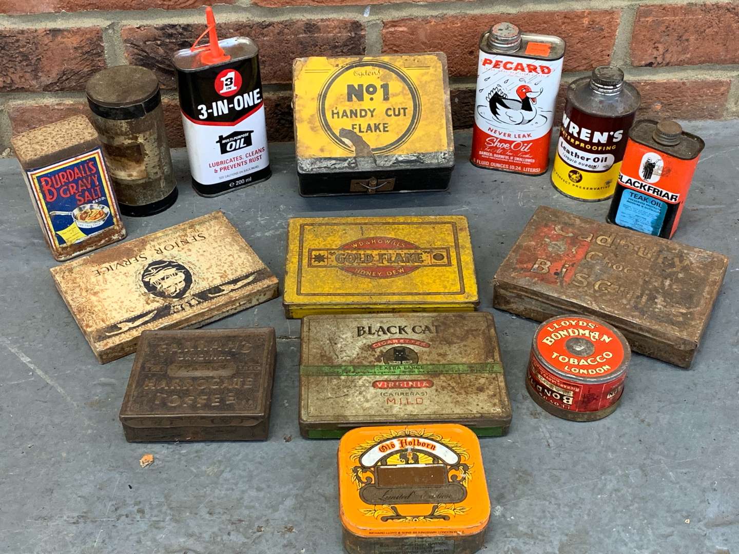 <p>Quantity of Vintage Oil/Tobacco Tins</p>