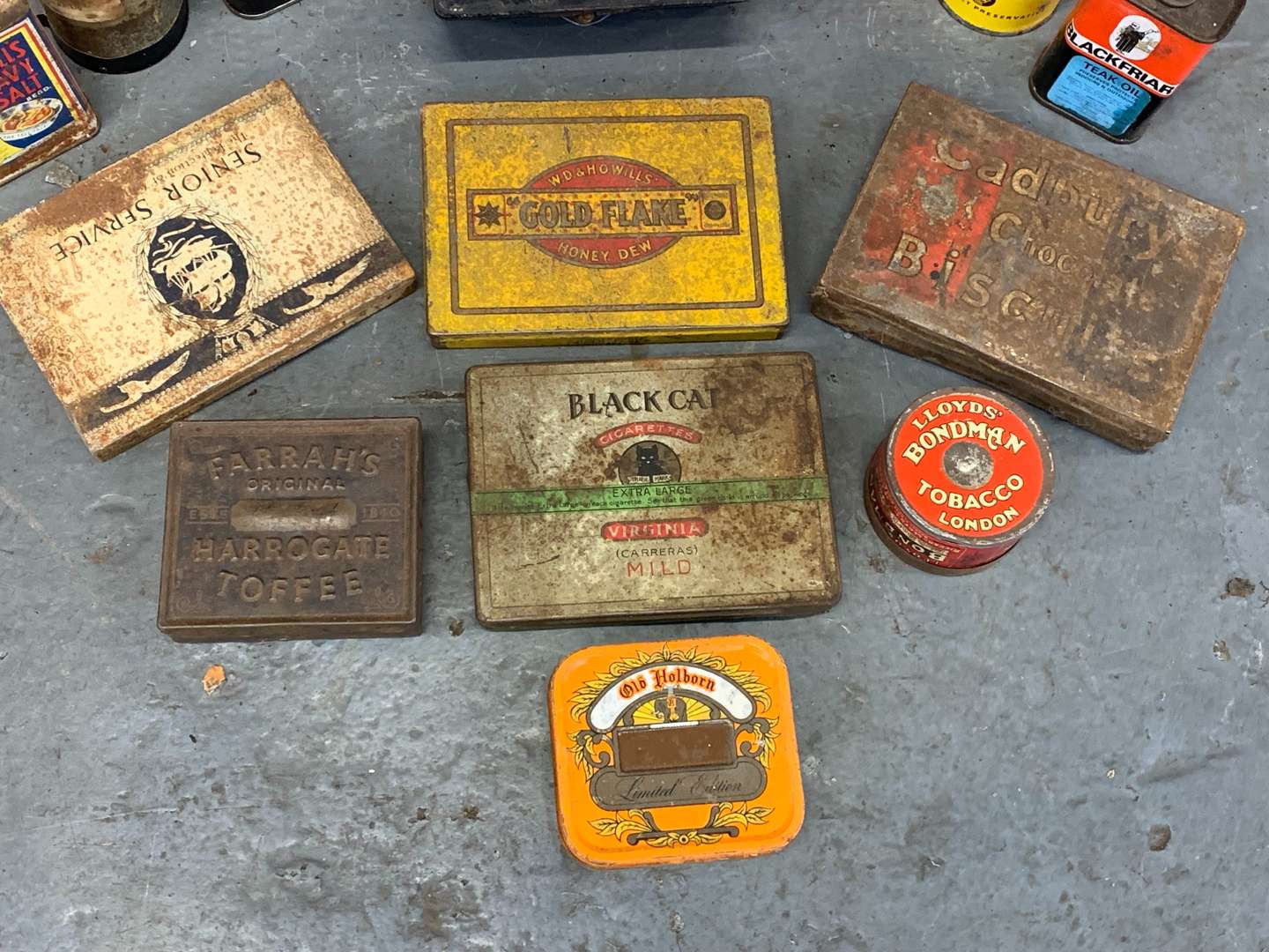 <p>Quantity of Vintage Oil/Tobacco Tins</p>