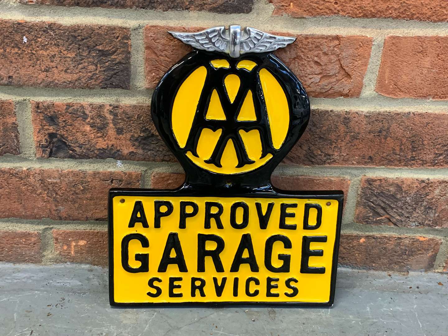 <p>Cast Aluminium AA Approved Garage Services Sign</p>