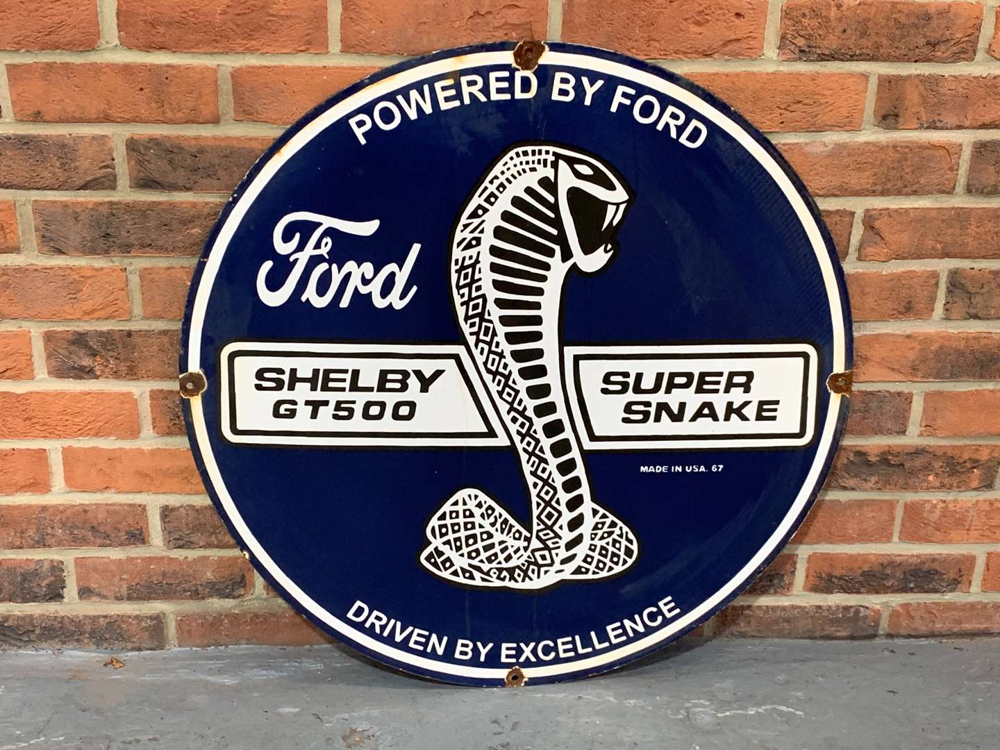 <p>Enamel Circular Ford Shelby GT500 Sign</p>