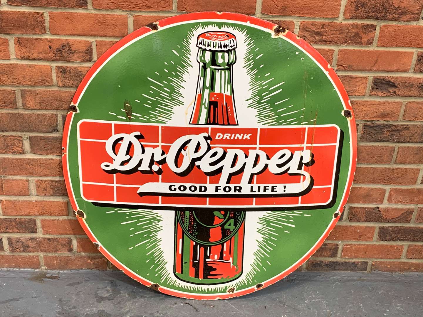 <p>Enamel Circular Dr Pepper Sign</p>