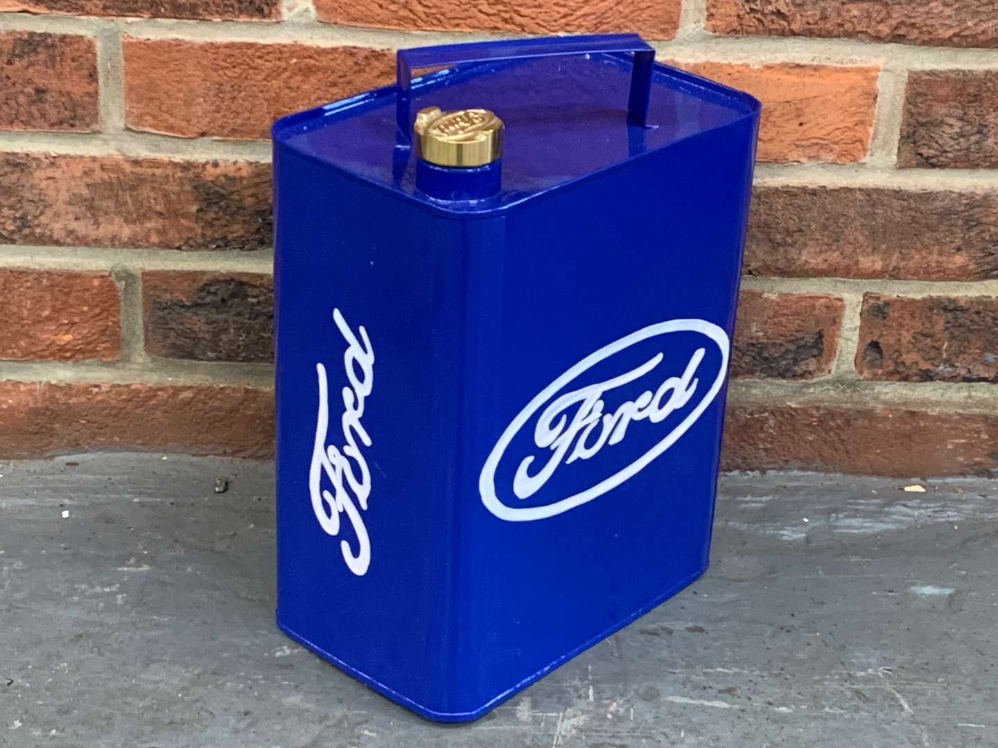 <p>Modern Ford Fuel Can</p>