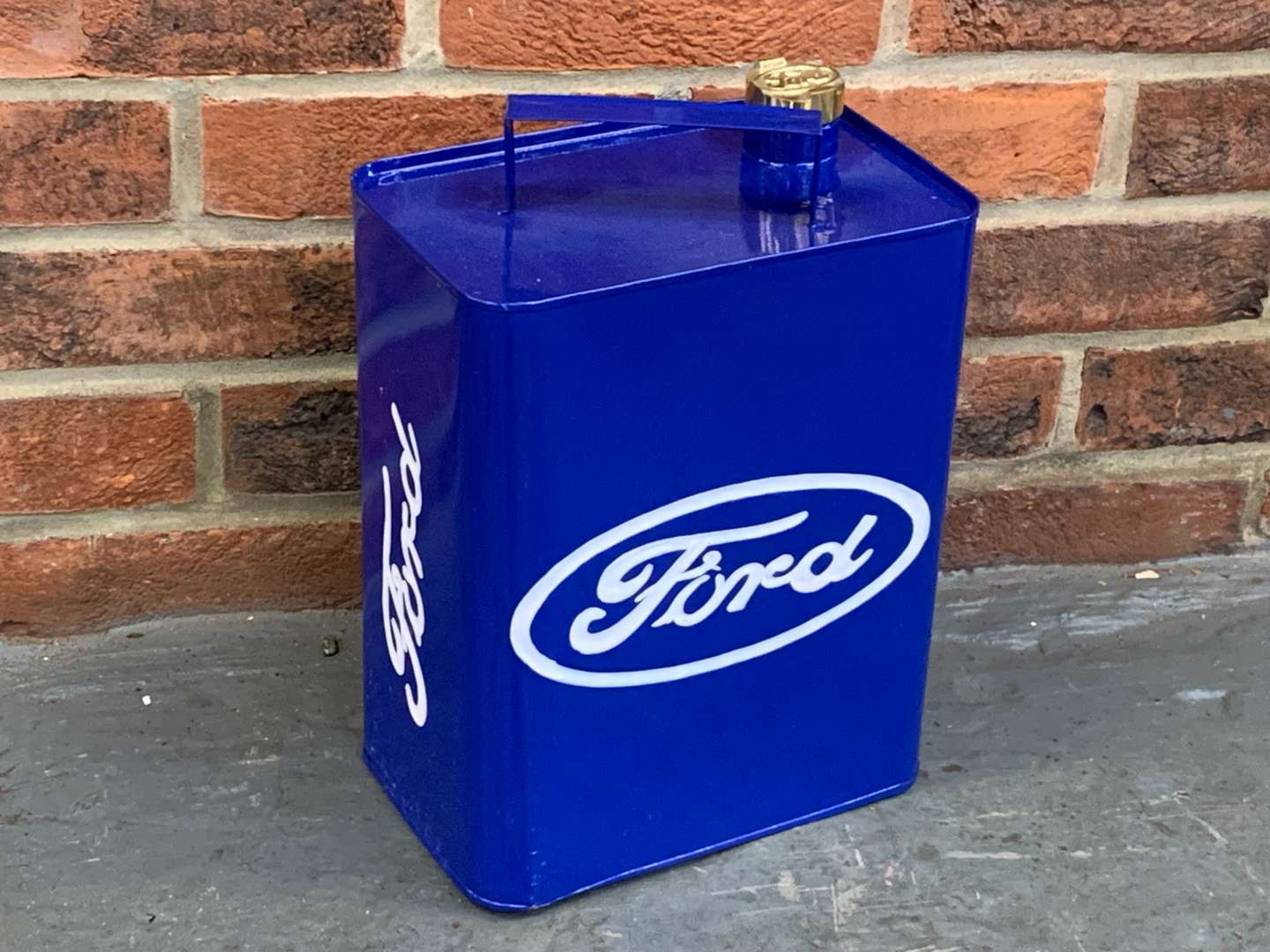 <p>Modern Ford Fuel Can</p>