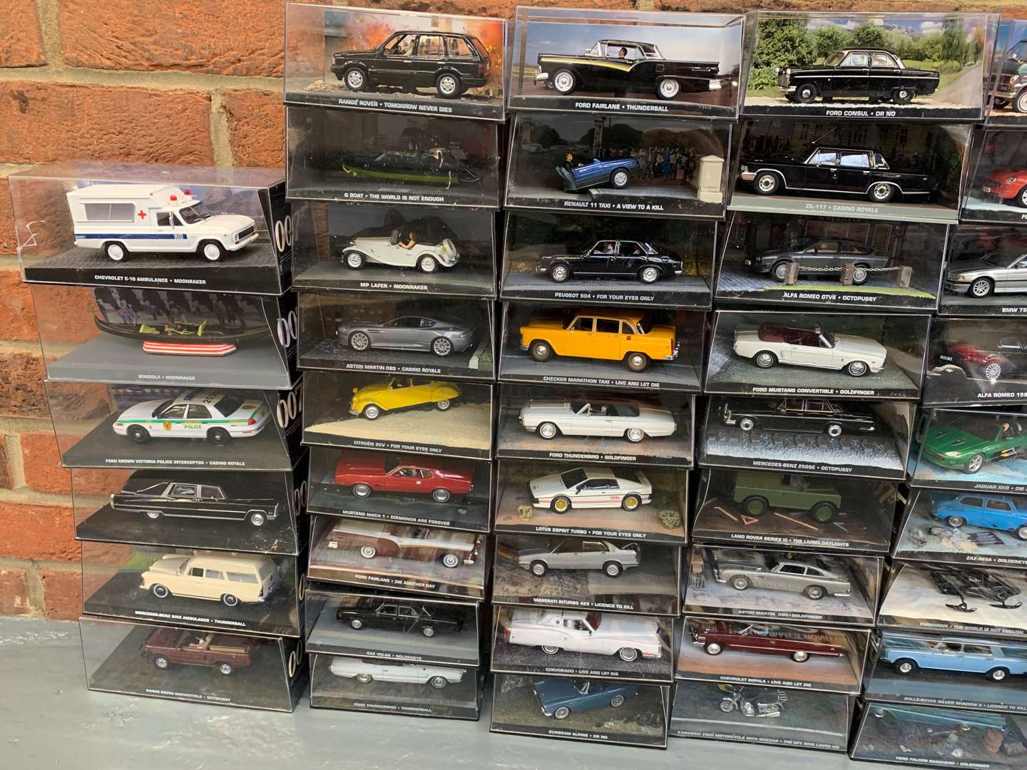 <p>Set of 101 Boxed 007 James Bond Model Cars and Magazines&nbsp;</p>