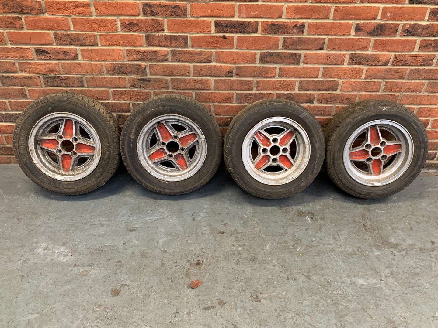 <p>Set of Four Fiesta Super Sport Alloy Wheels</p>