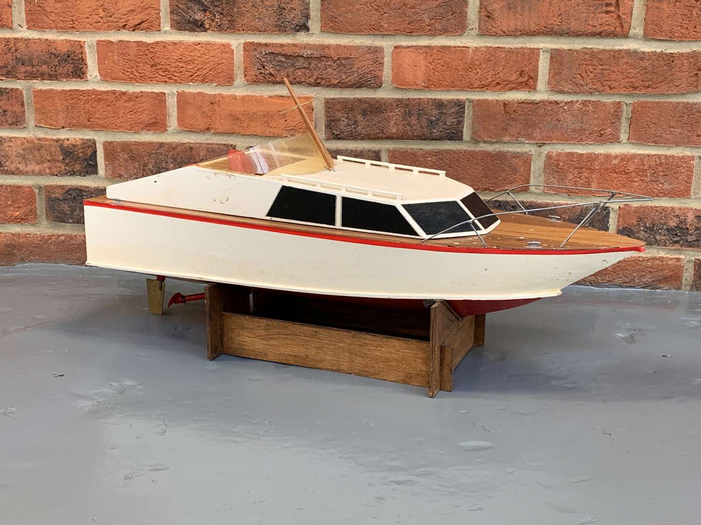 <p>Wooden Scratch Built Model of a Remote Controlled Speed Boat</p>