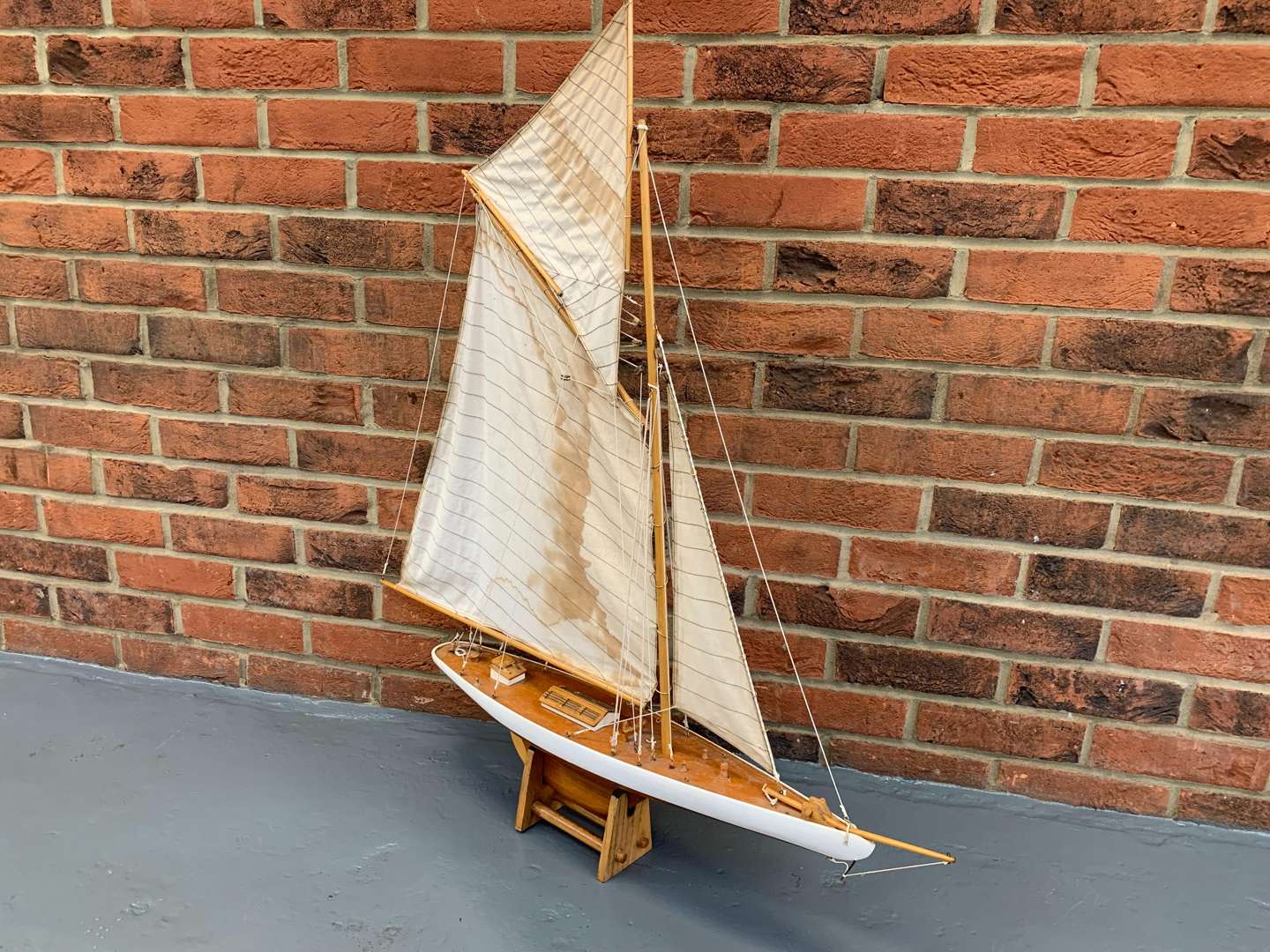 <p>Wooden Model of a Pond Yacht&nbsp;</p>