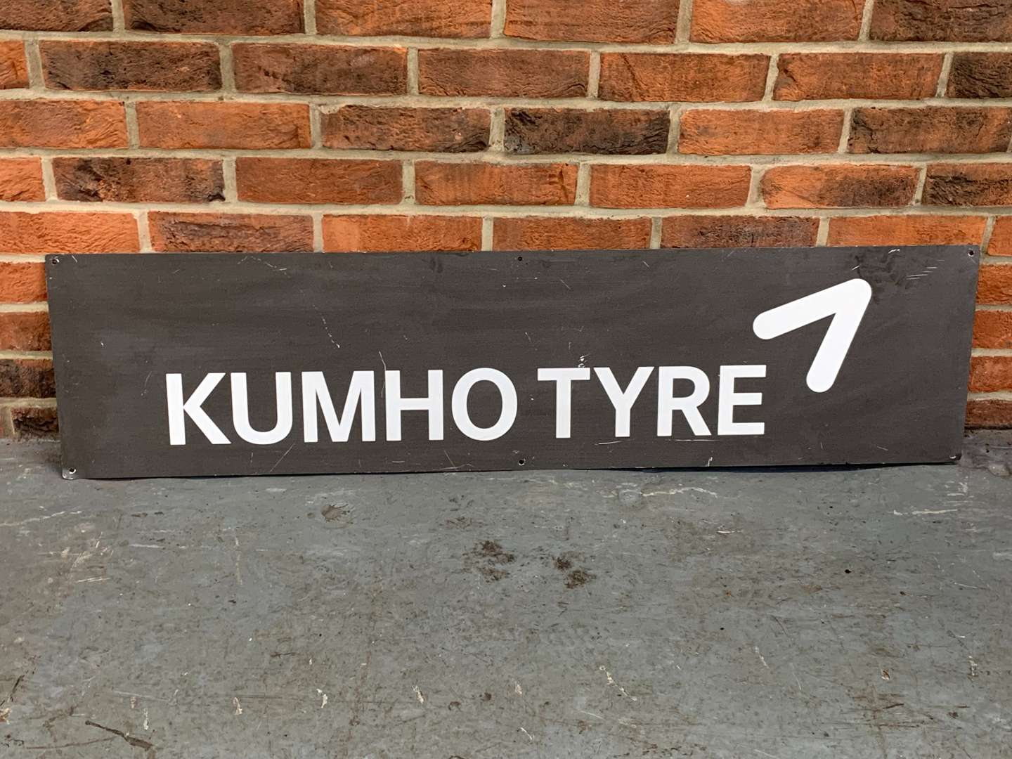 <p>Aluminium KUMHO Tyre's Sign&nbsp;</p>