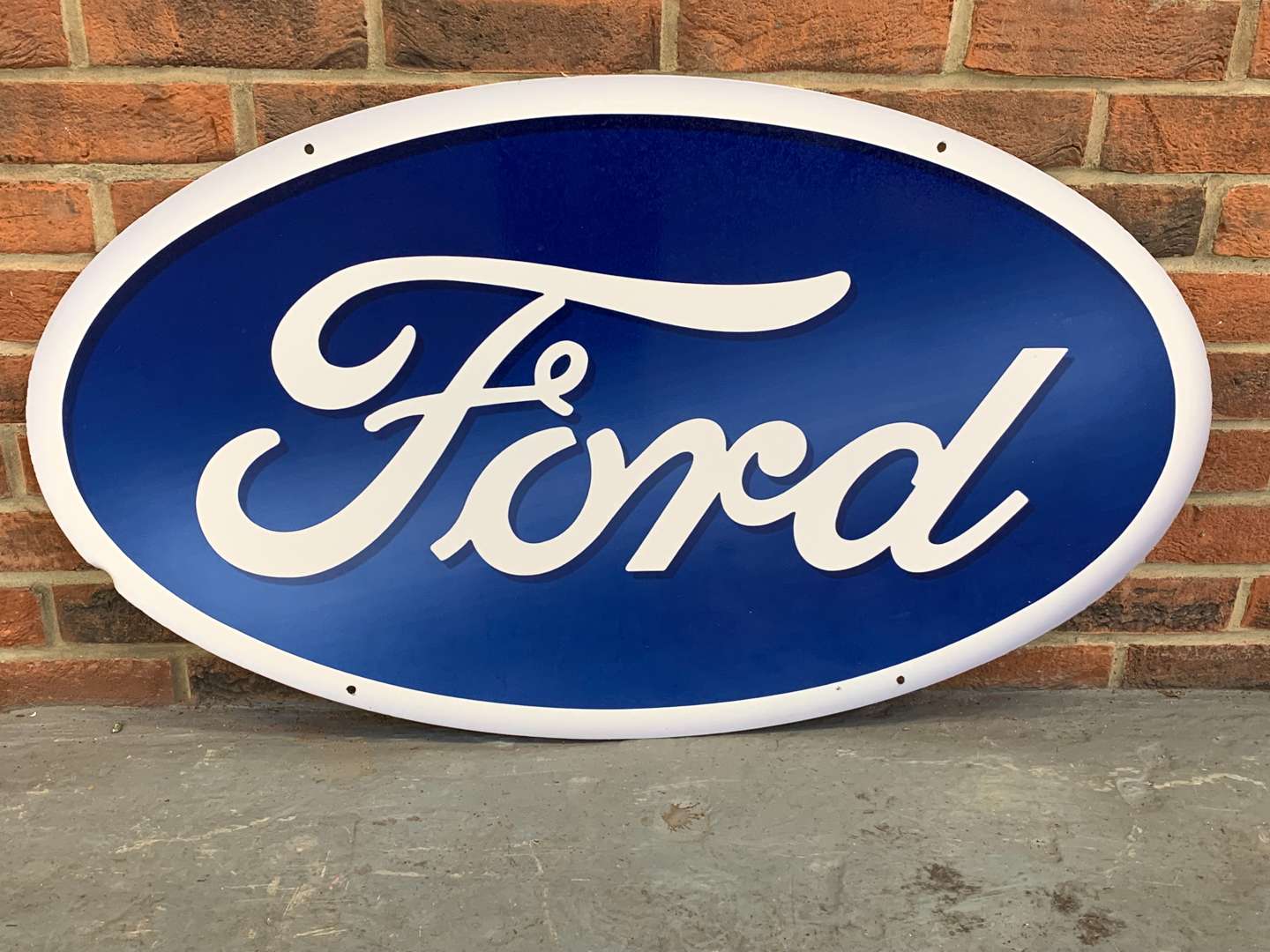 <p>Metal Ford Oval Sign</p>