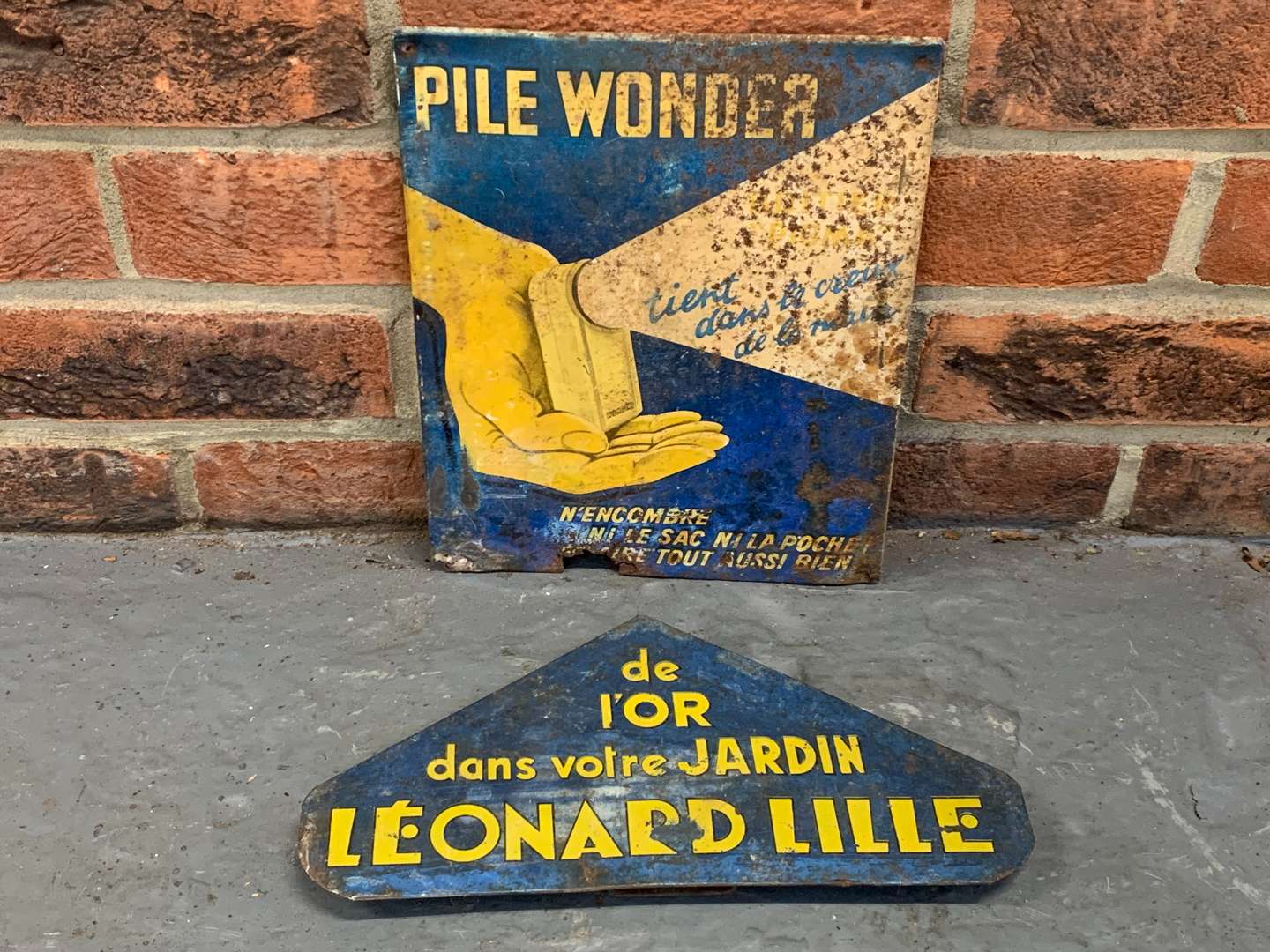 <p>Two Tin French Signs&nbsp;</p>