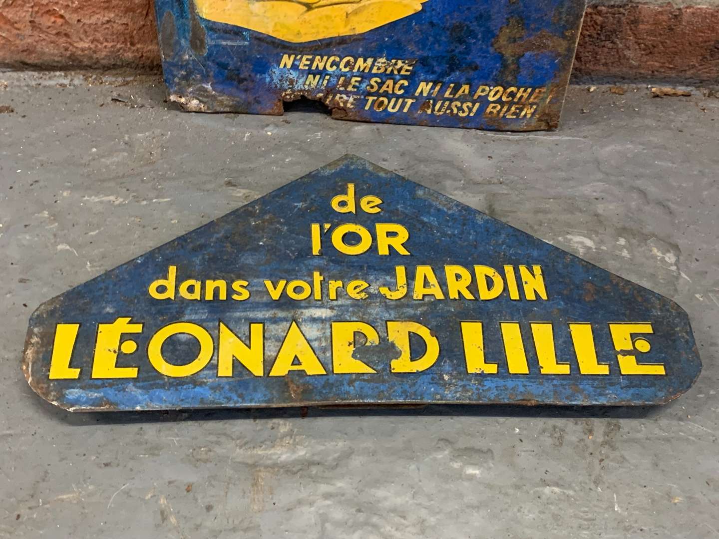 <p>Two Tin French Signs&nbsp;</p>