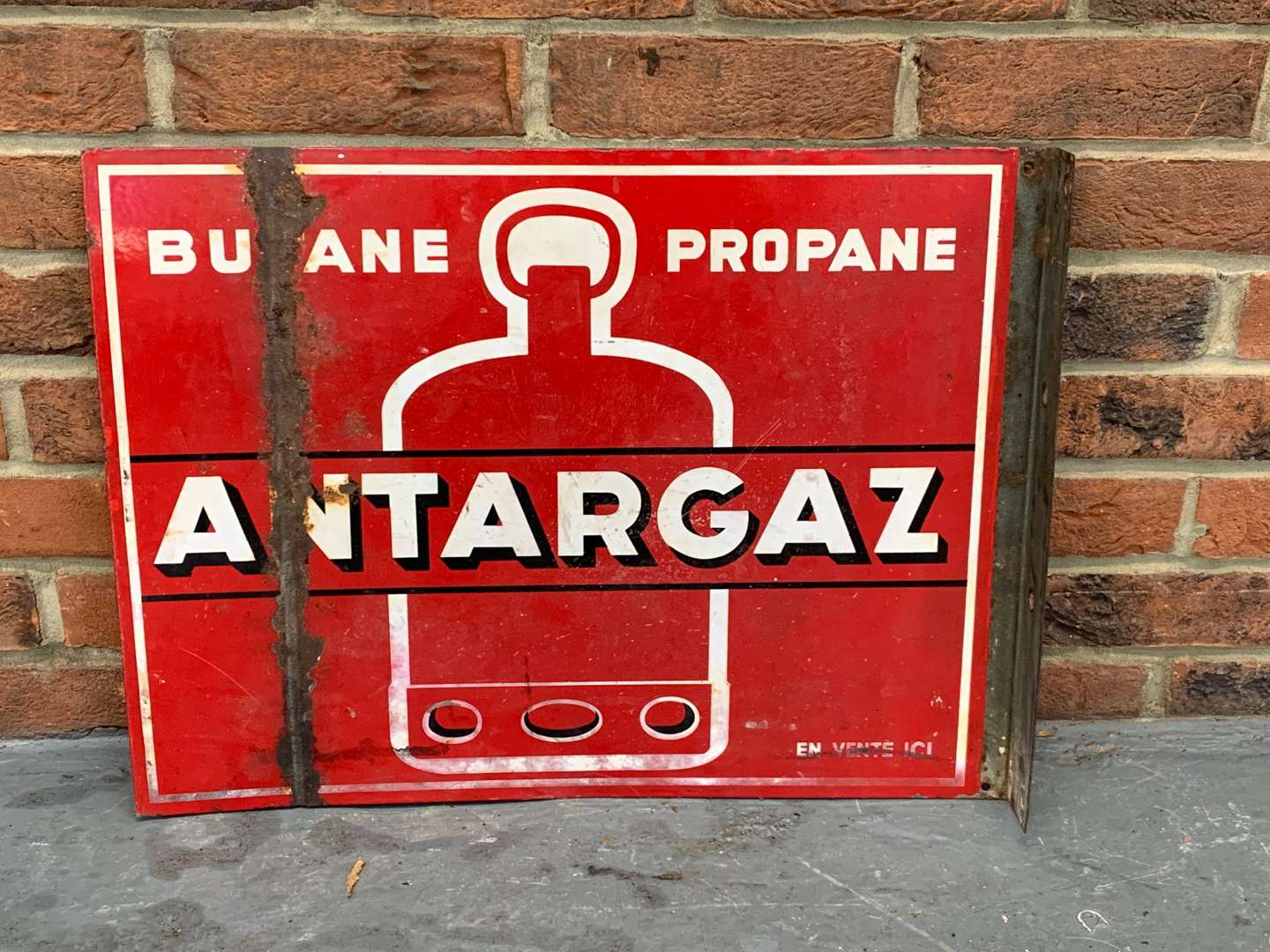 <p>Metal Antargaz Flanged Sign</p>