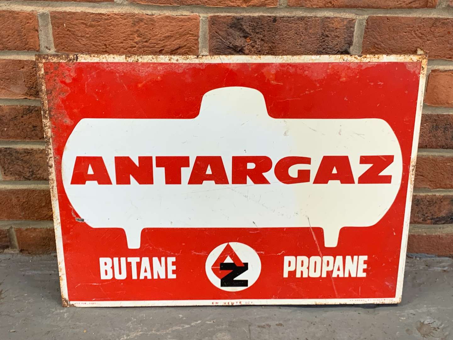 <p>Metal Antargaz Flanged Sign</p>