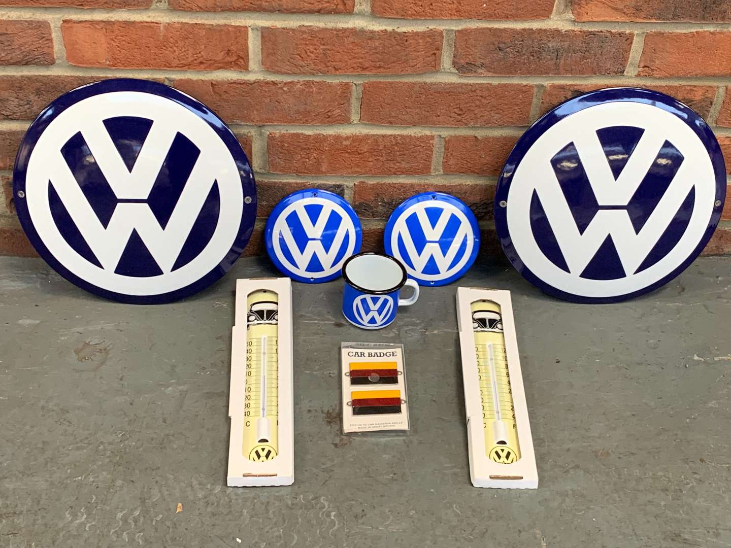 <p>Modern VW Set to Include Enamel Emblems, Mug and Thermometer&nbsp;</p>