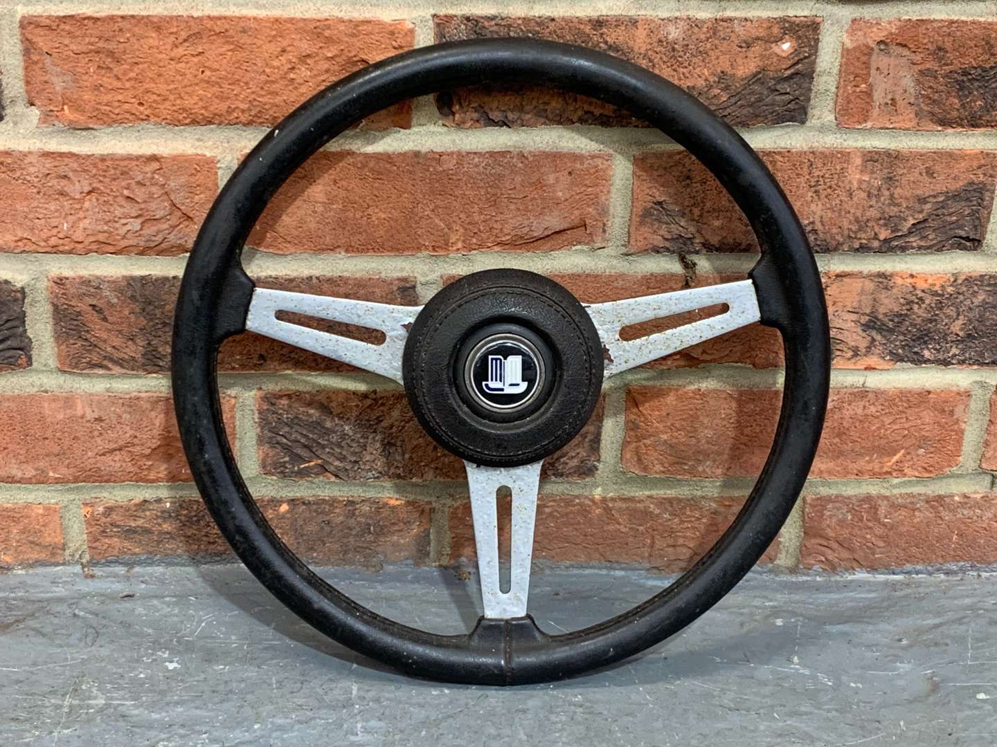 <p>Triumph TR6 Steering Wheel</p>