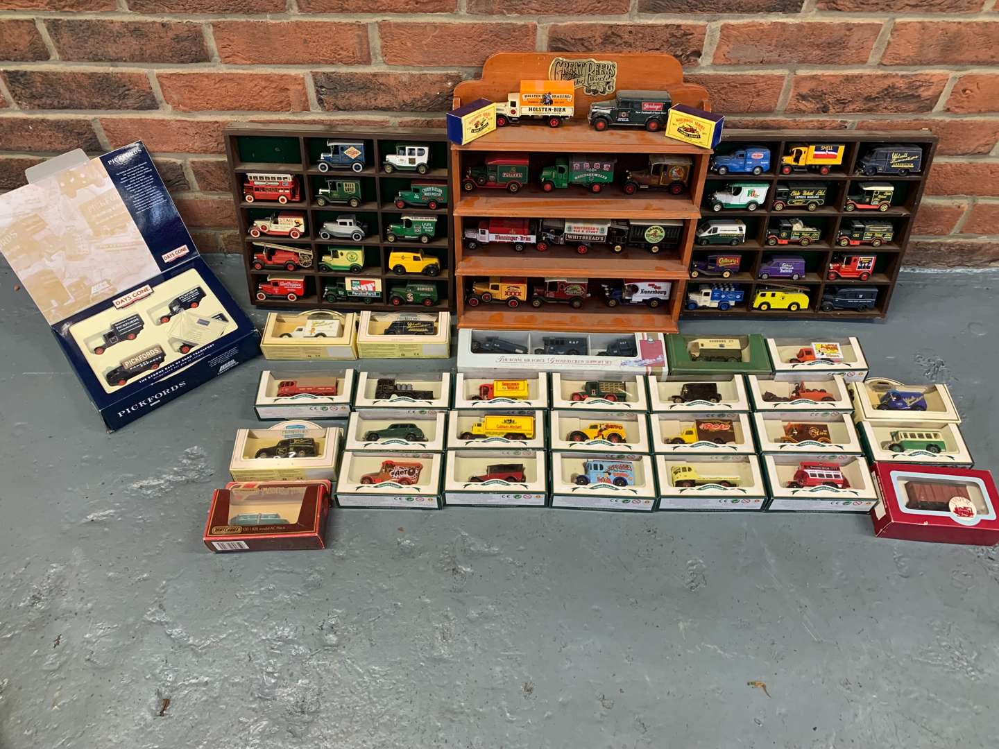 <p>Quantity of Play Worn Die Cast Cars</p>