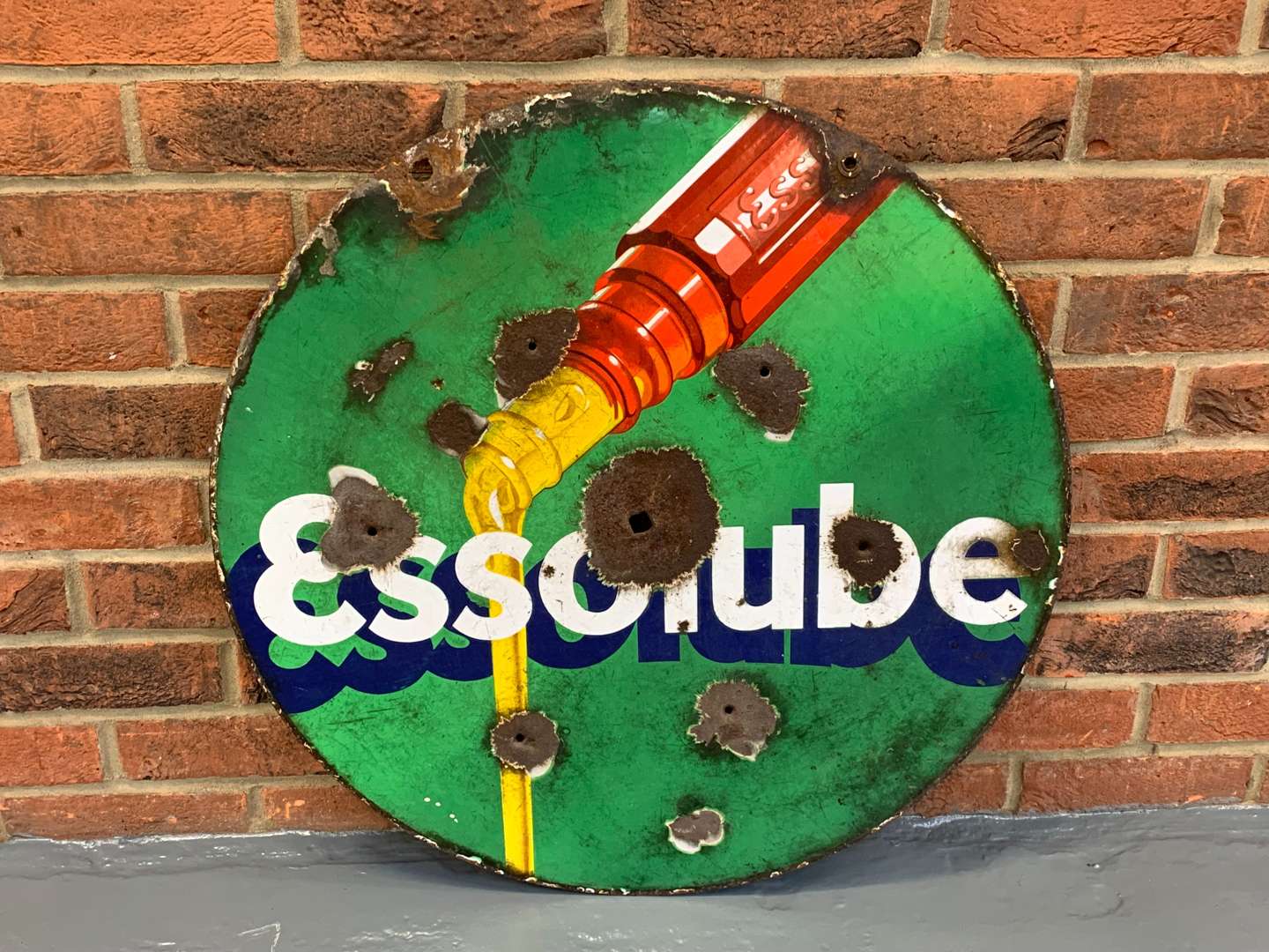 <p>Enamel Circular Essolube Sign</p>
