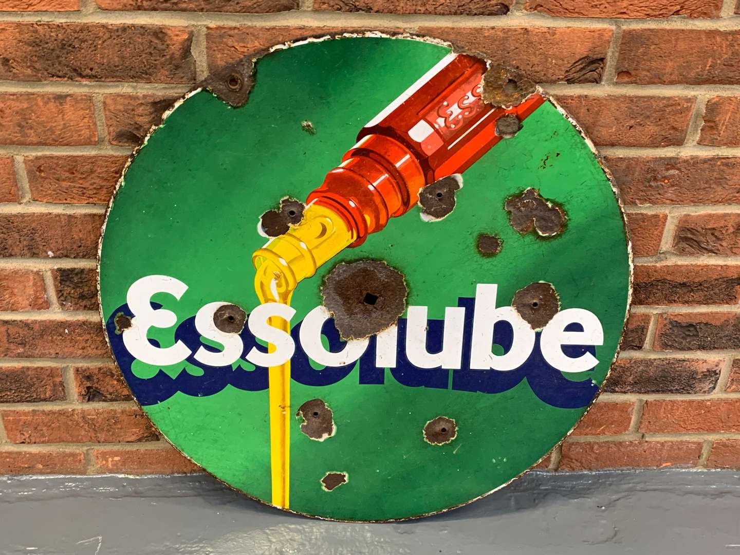 <p>Enamel Circular Essolube Sign</p>