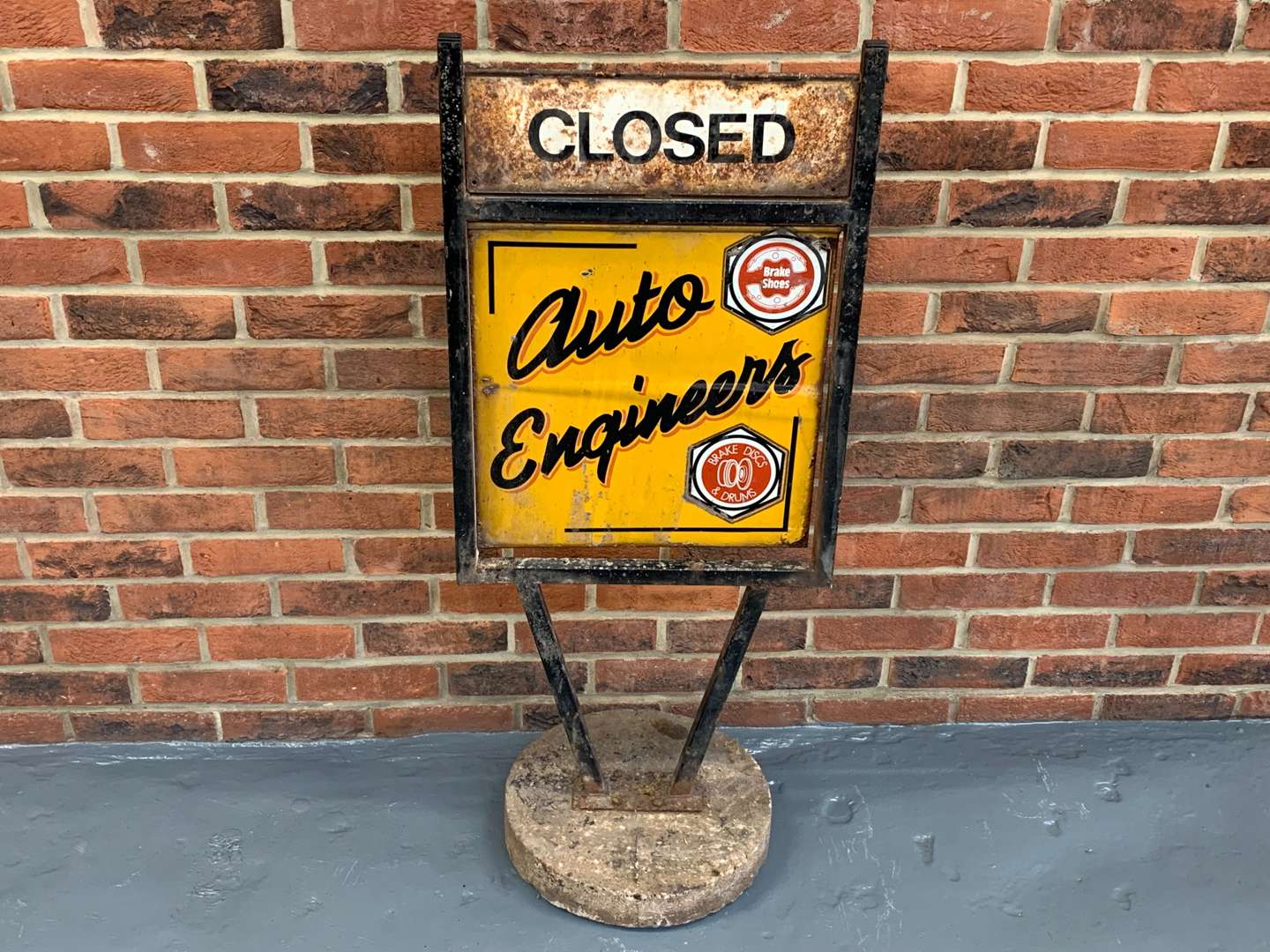 <p>Auto Engineers Open/Closed Forecourt Sign</p>