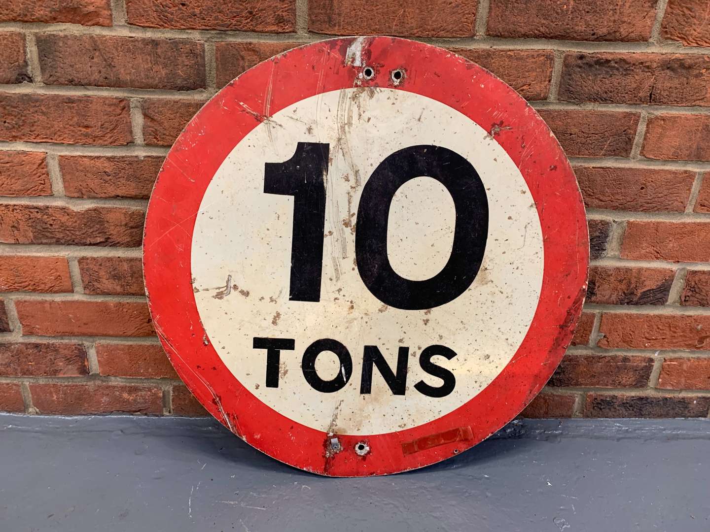 <p>Aluminium “10 TON” Road Sign</p>