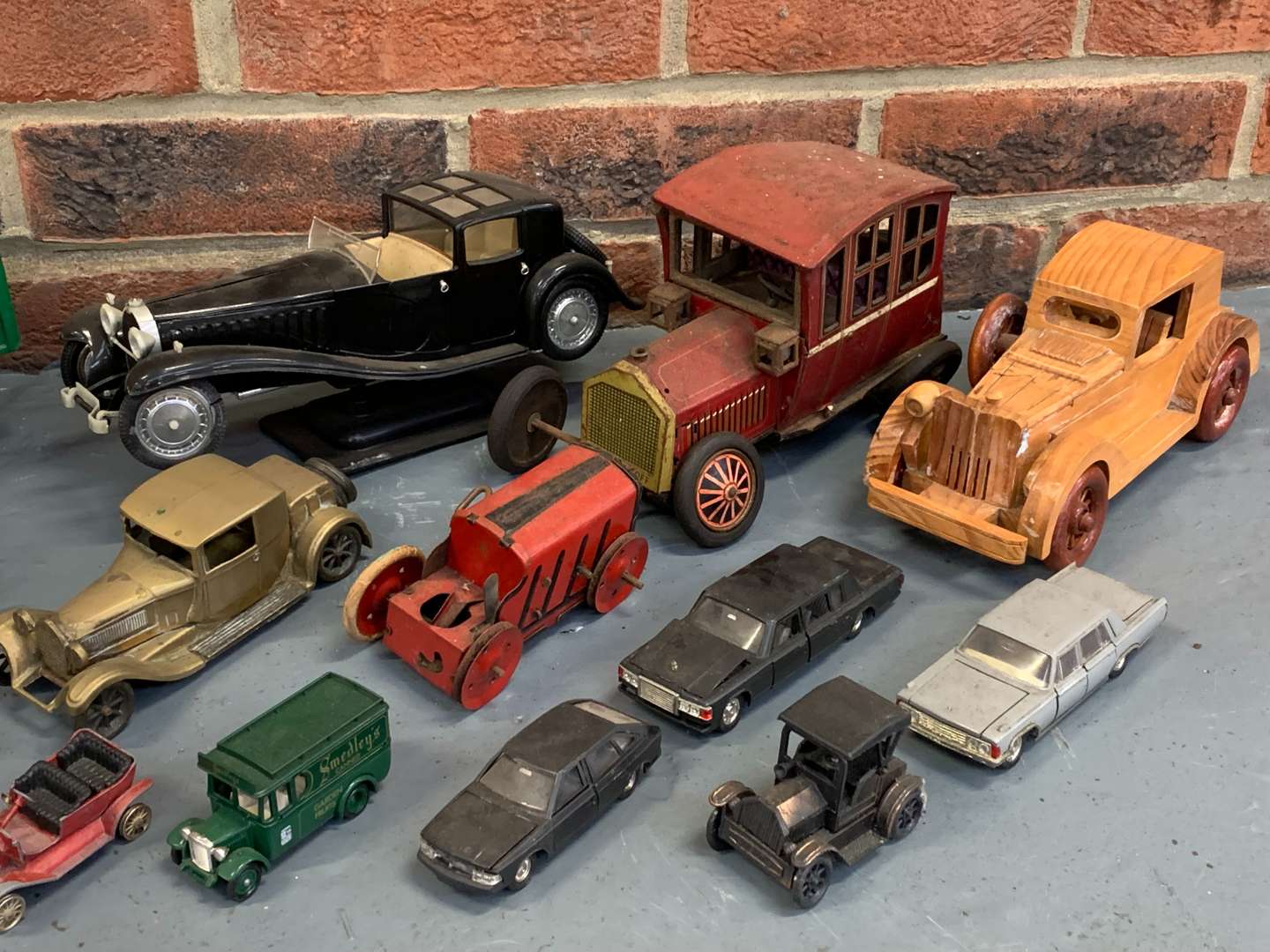 <p>Quantity of Die Cast/Tin Plate Model Cars and Four Glass Paperweights&nbsp;</p>