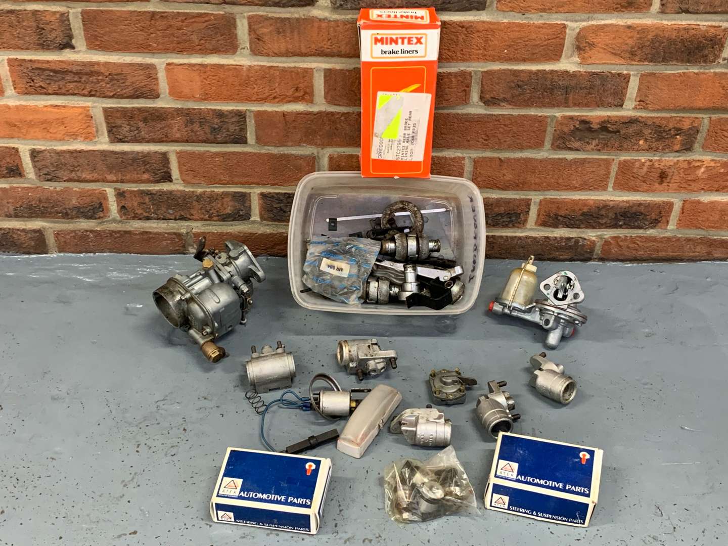 <p>Box of Land Rover Parts, Carbs, Fuels Pump Etc</p>