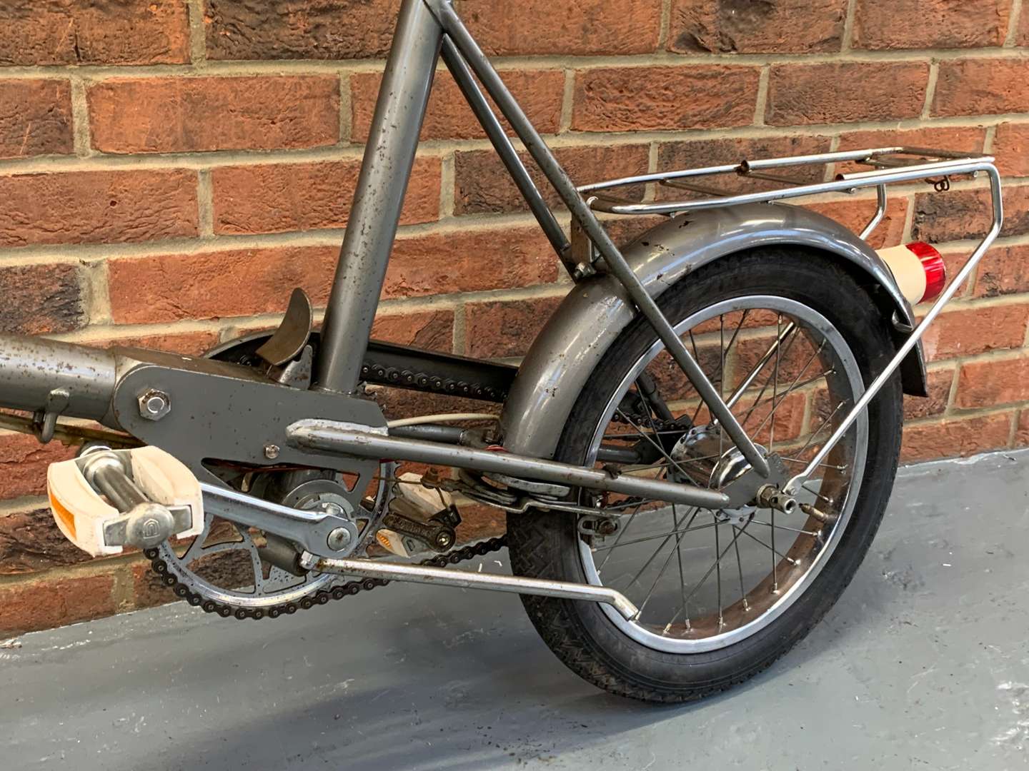 <p>Vintage Raleigh RSW Folding Bicycle</p>