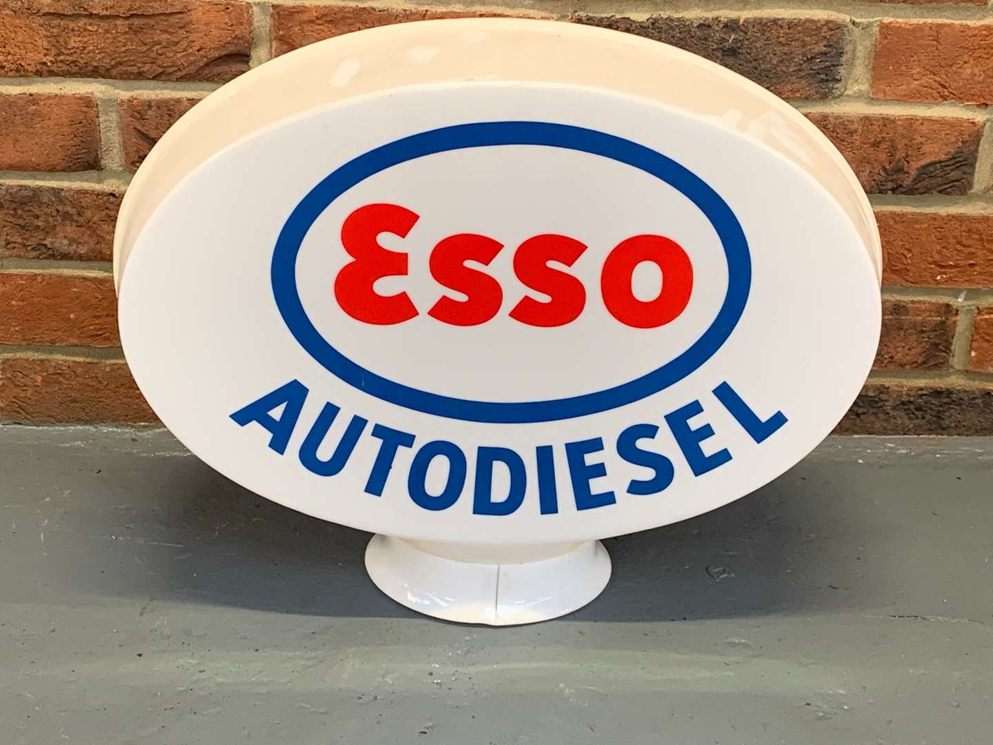 <p>Plastic Esso Autodiesel Petrol Globe</p>