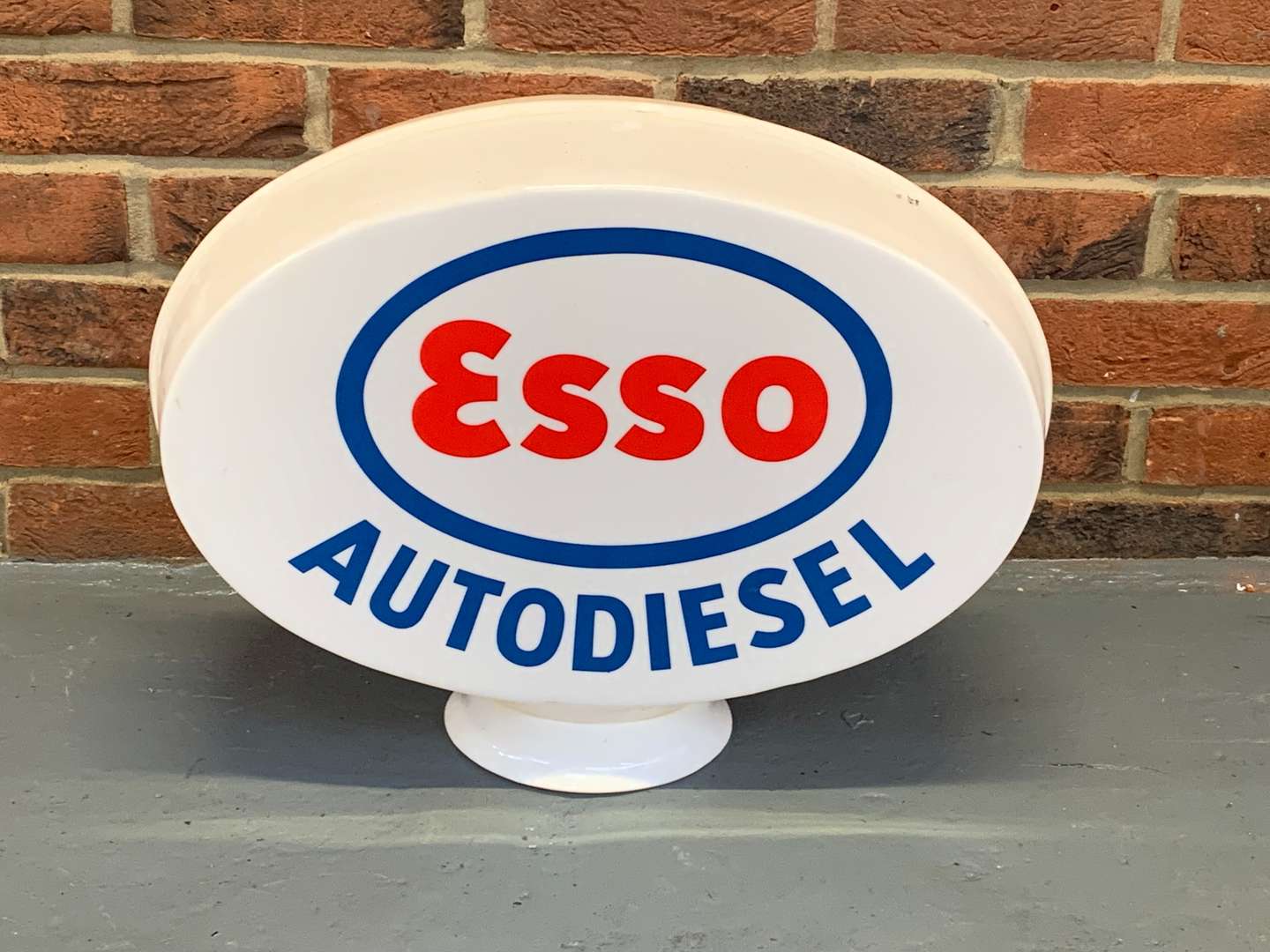 <p>Plastic Esso Autodiesel Petrol Globe</p>