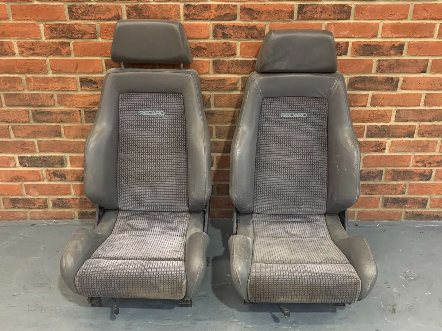 <p>Pair of Recaro Front Seats&nbsp;</p>