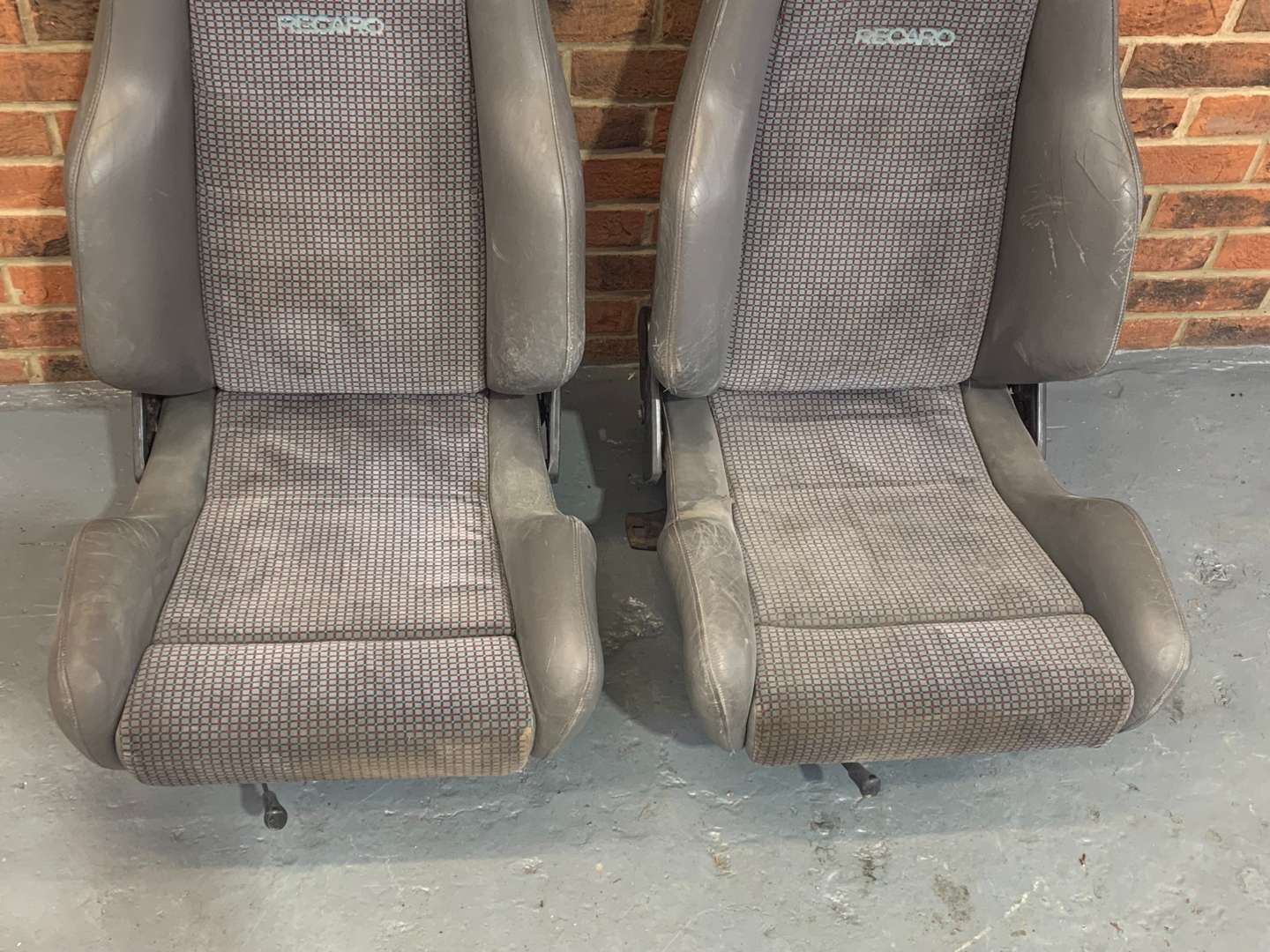 <p>Pair of Recaro Front Seats&nbsp;</p>