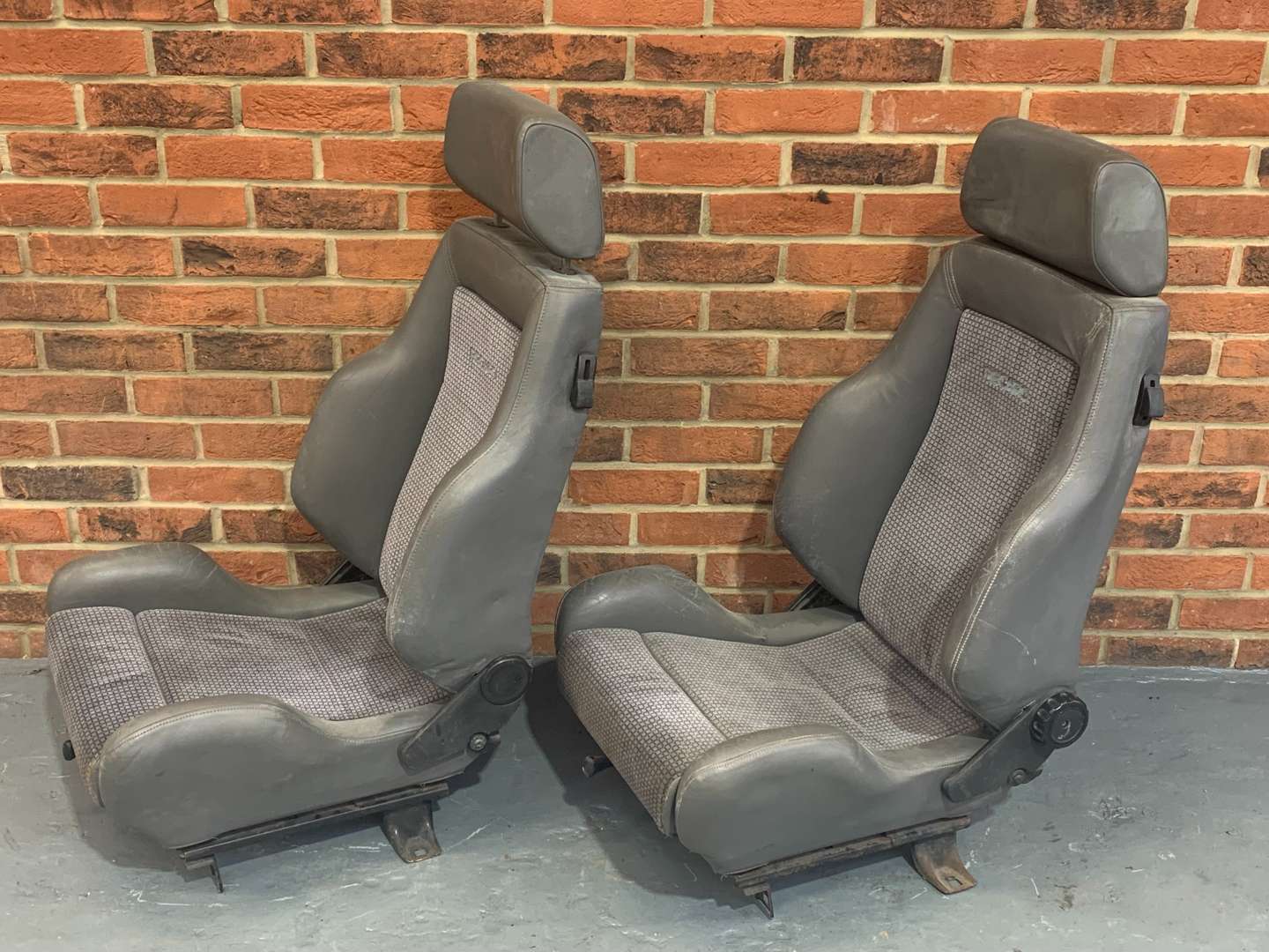 <p>Pair of Recaro Front Seats&nbsp;</p>